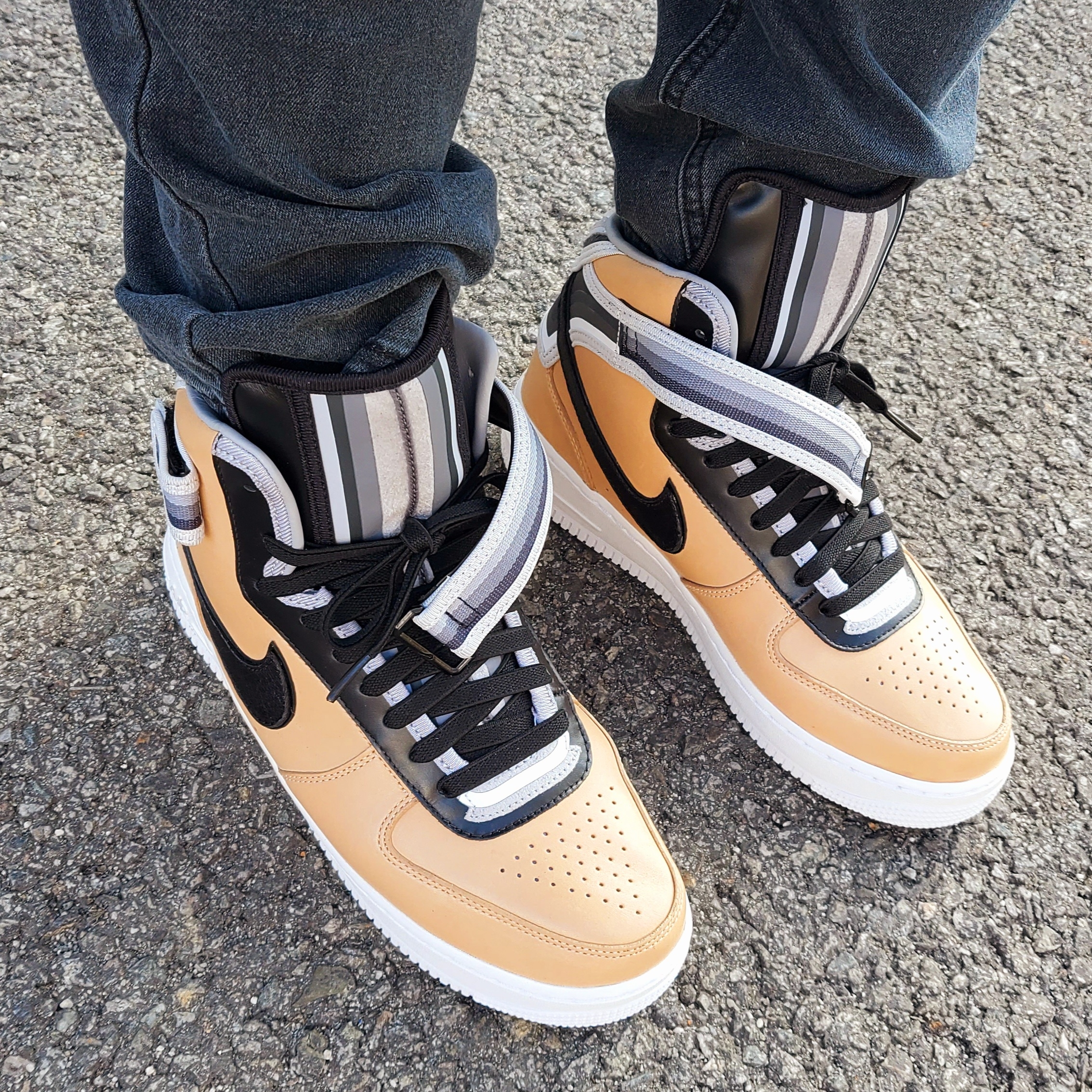 Nike x Riccardo Tisci Air Force 1 Mid Tan 착용 스타일 - 1
