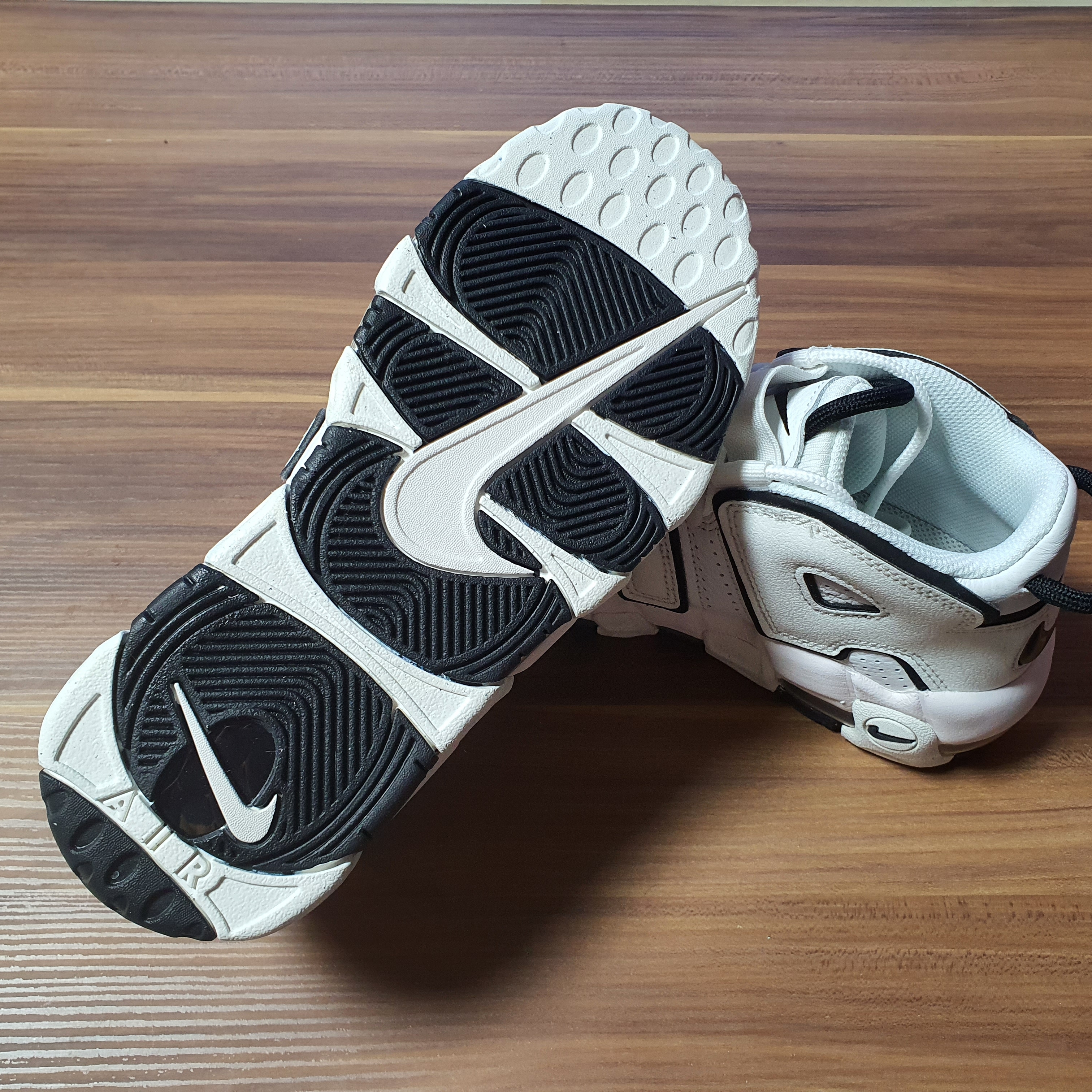 (W) Nike Air More Uptempo Summit White 착용 스타일 - 5