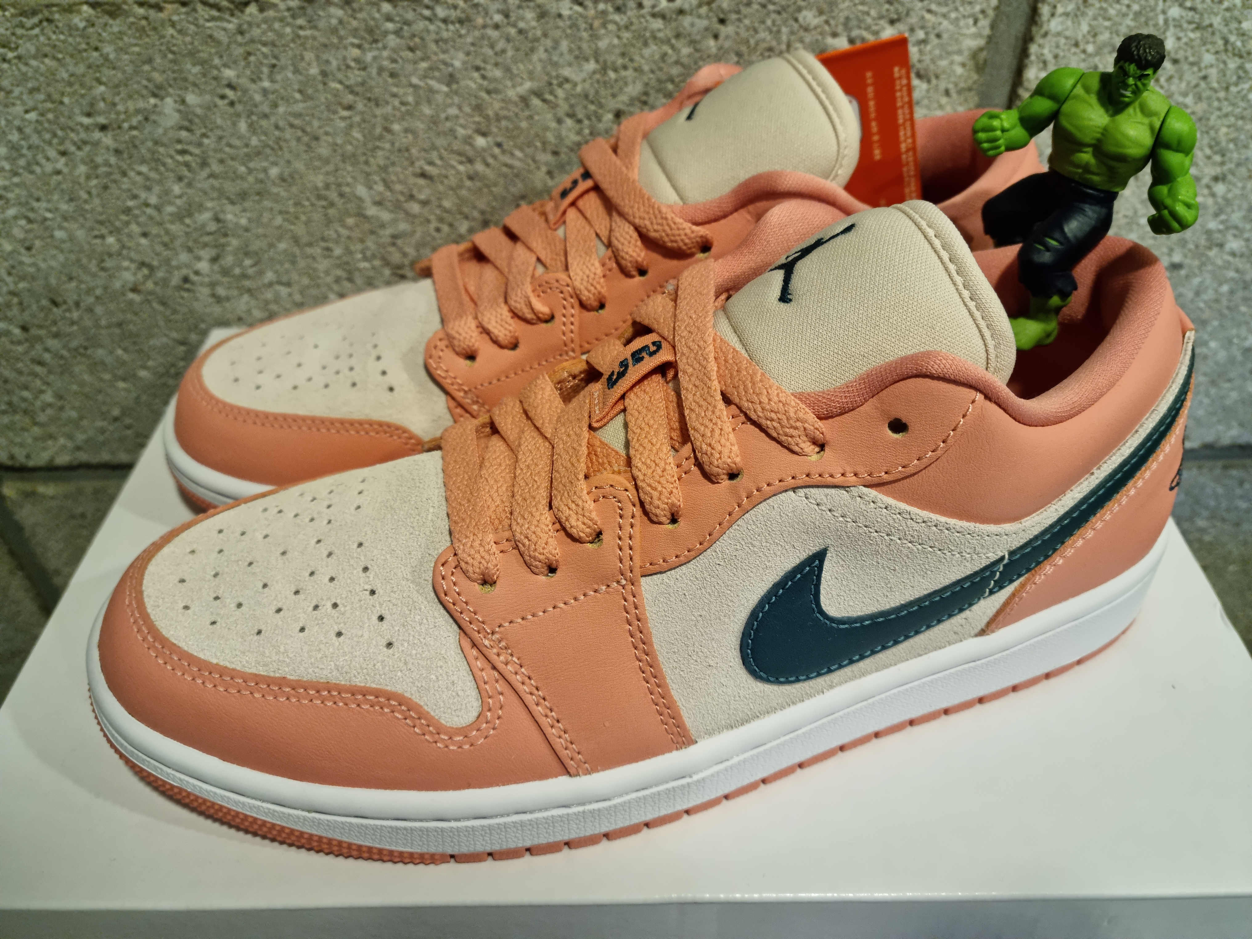 (W) Jordan 1 Low Light Madder Root 착용 스타일 - 1