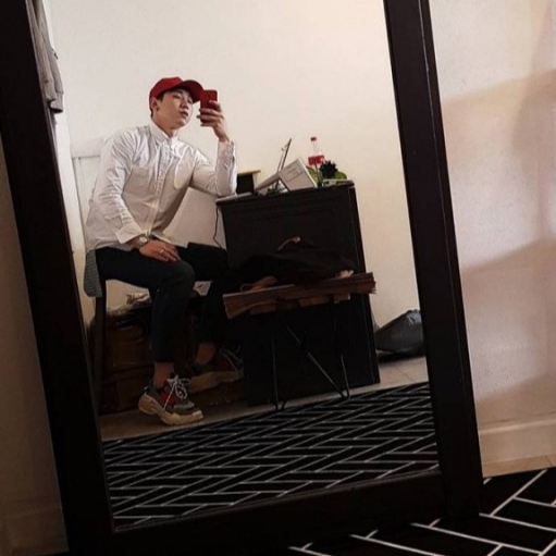 Balenciaga Triple S Trainer Blue Red 착용 스타일