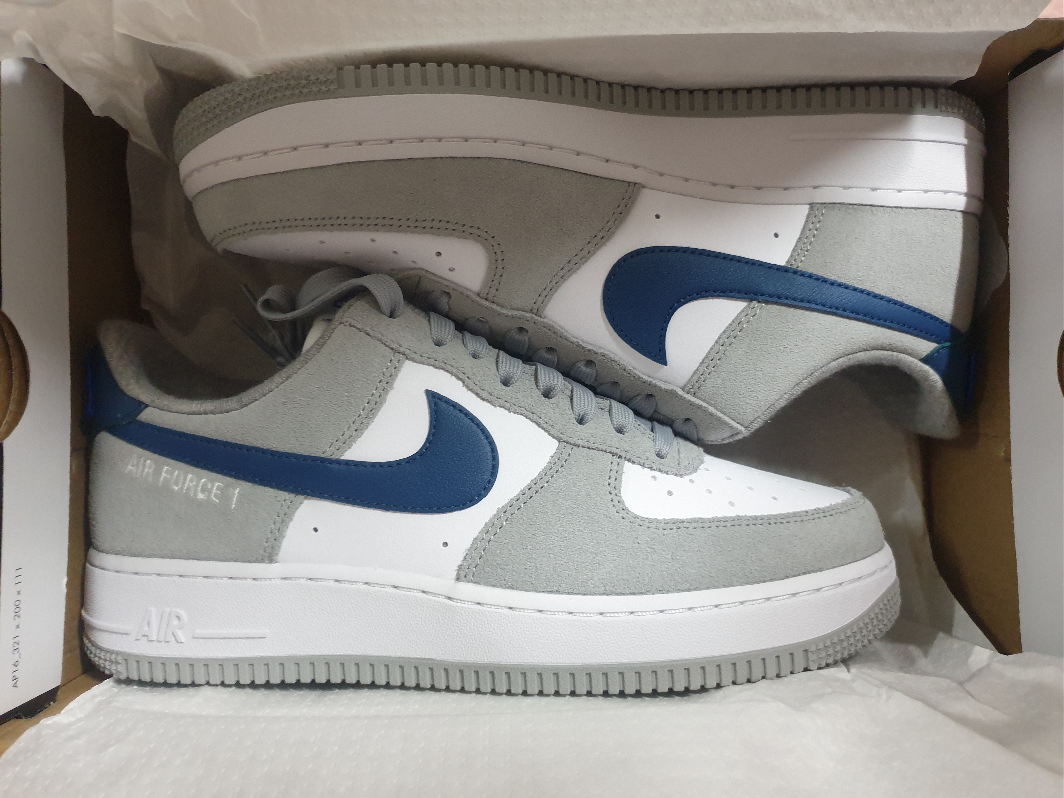 Nike Air Force 1 '07 LV8 Athletic Club Light Smoke Grey Marina 착용 스타일 - 2