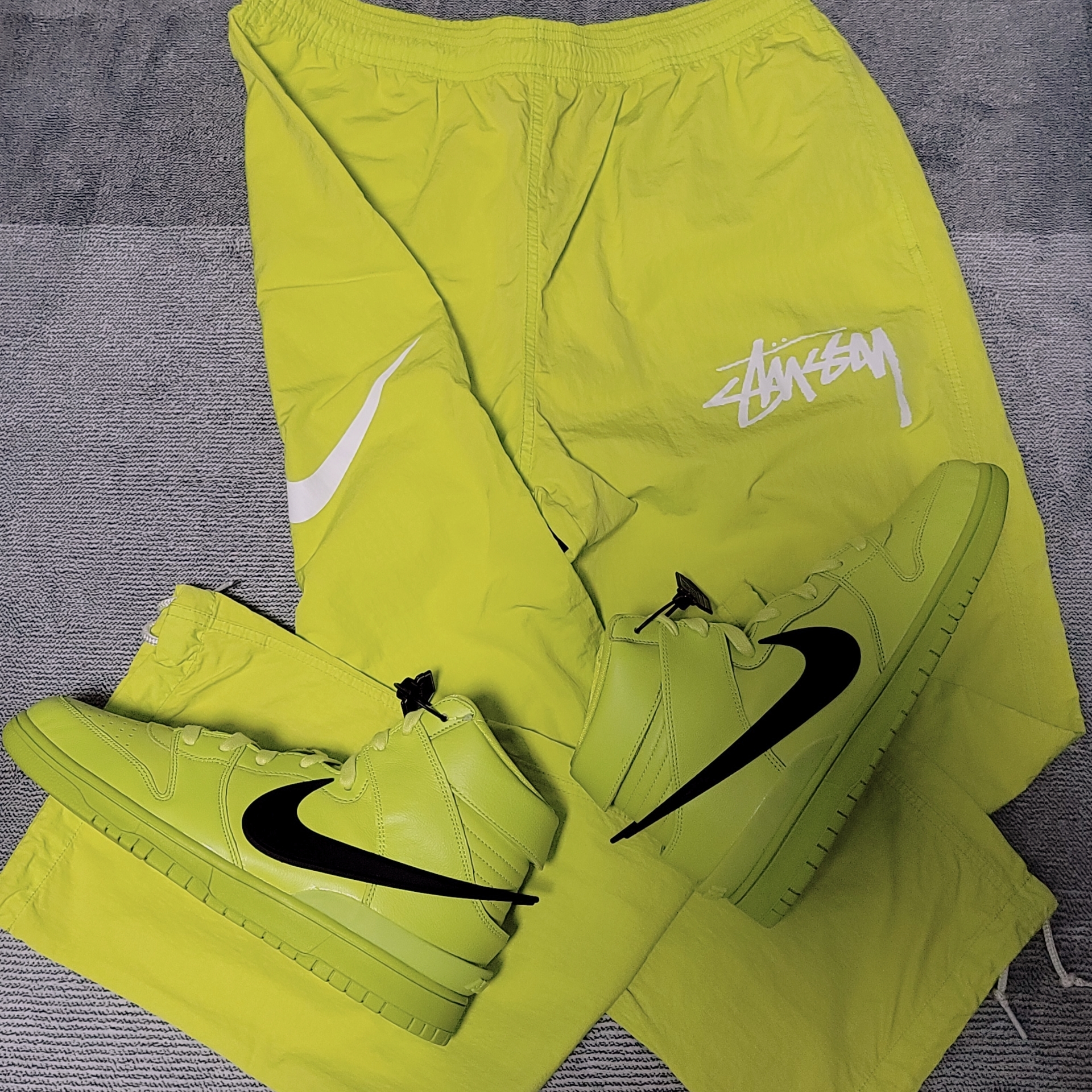 Nike x Ambush Dunk High Flash Lime, Nike x Stussy Beach Pants Bright Cactus 착용 스타일 - 2