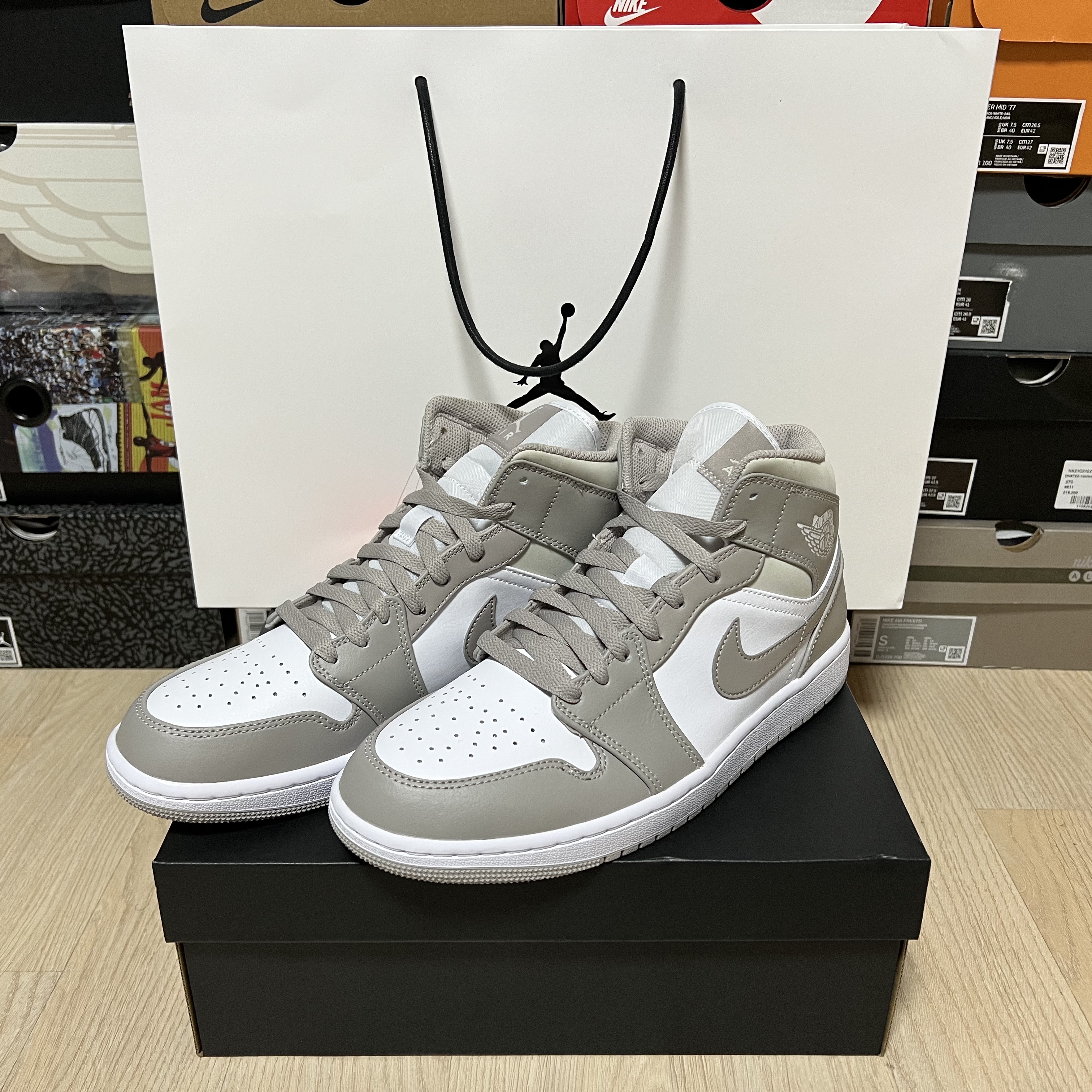 Jordan 1 Mid College Grey 착용 스타일