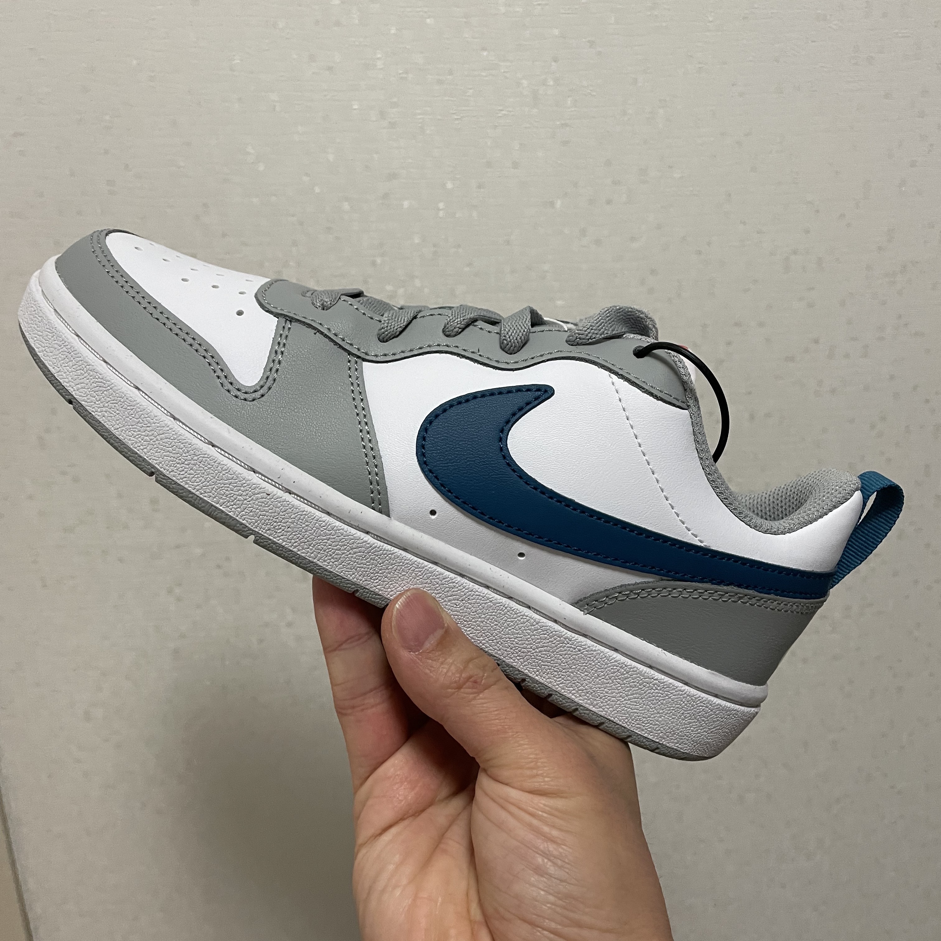 (GS) Nike Court Borough Low 2 Light Smoke Grey 착용 스타일 - 1