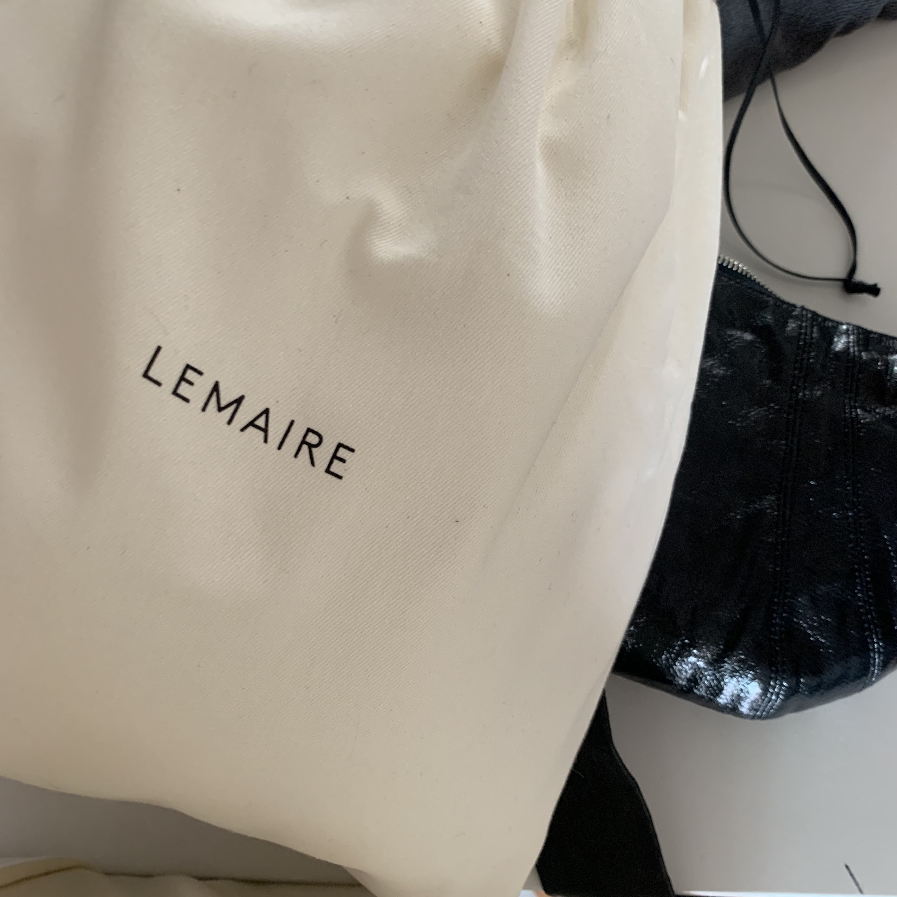 Lemaire Large Croissant Bag Coated Linen Canvas Midnight Green 착용 스타일 - 4