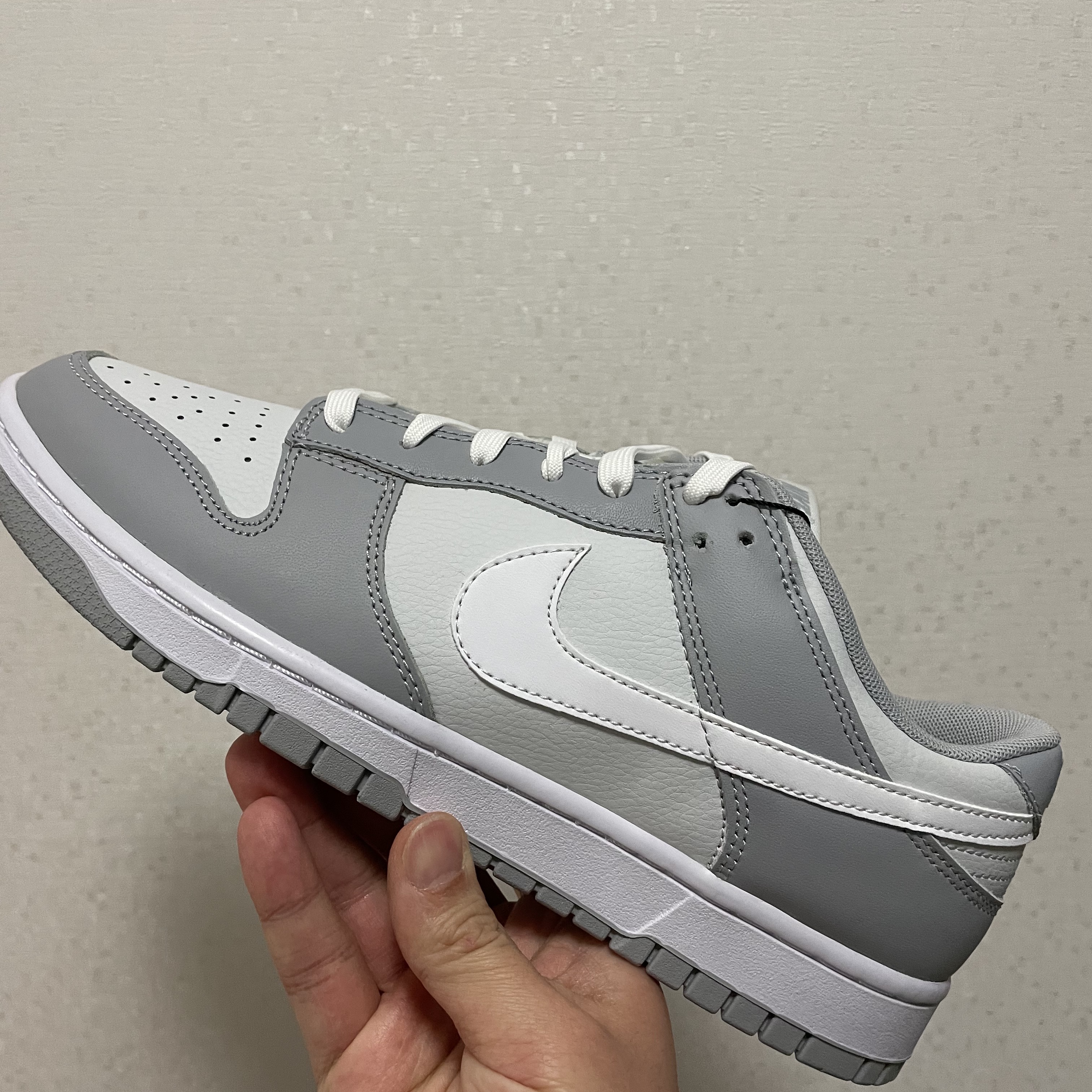 Nike Dunk Low Retro Wolf Grey 착용 스타일 - 1