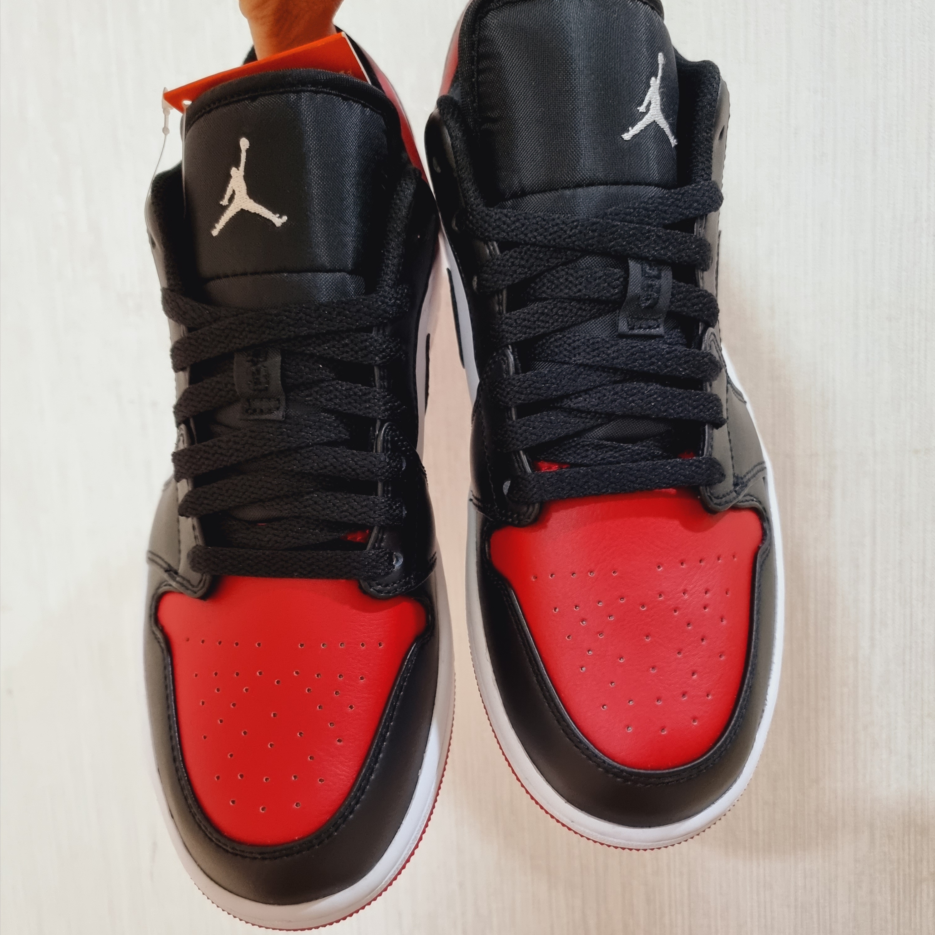 Jordan 1 Low Bred Toe 착용 스타일 - 1