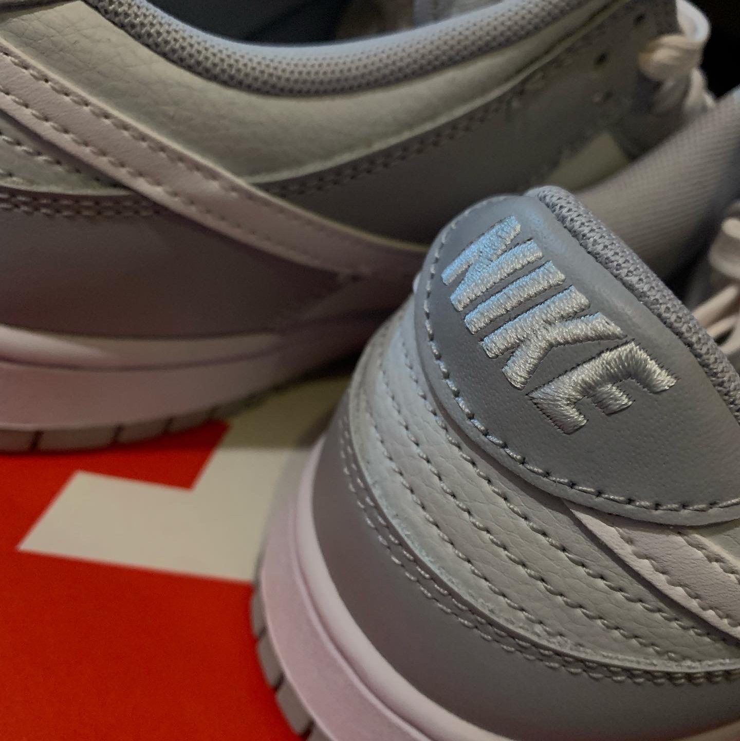 Nike Dunk Low Retro Wolf Grey 착용 스타일 - 1