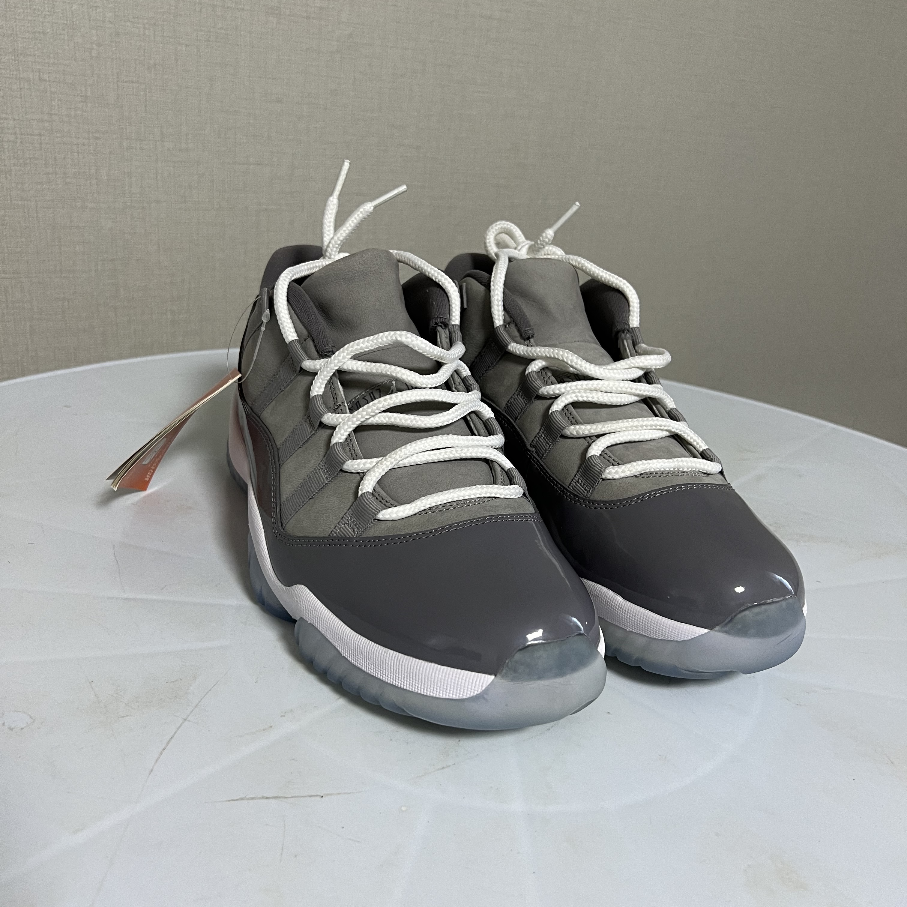 Jordan 11 Retro Low Cool Grey 착용 스타일 - 2