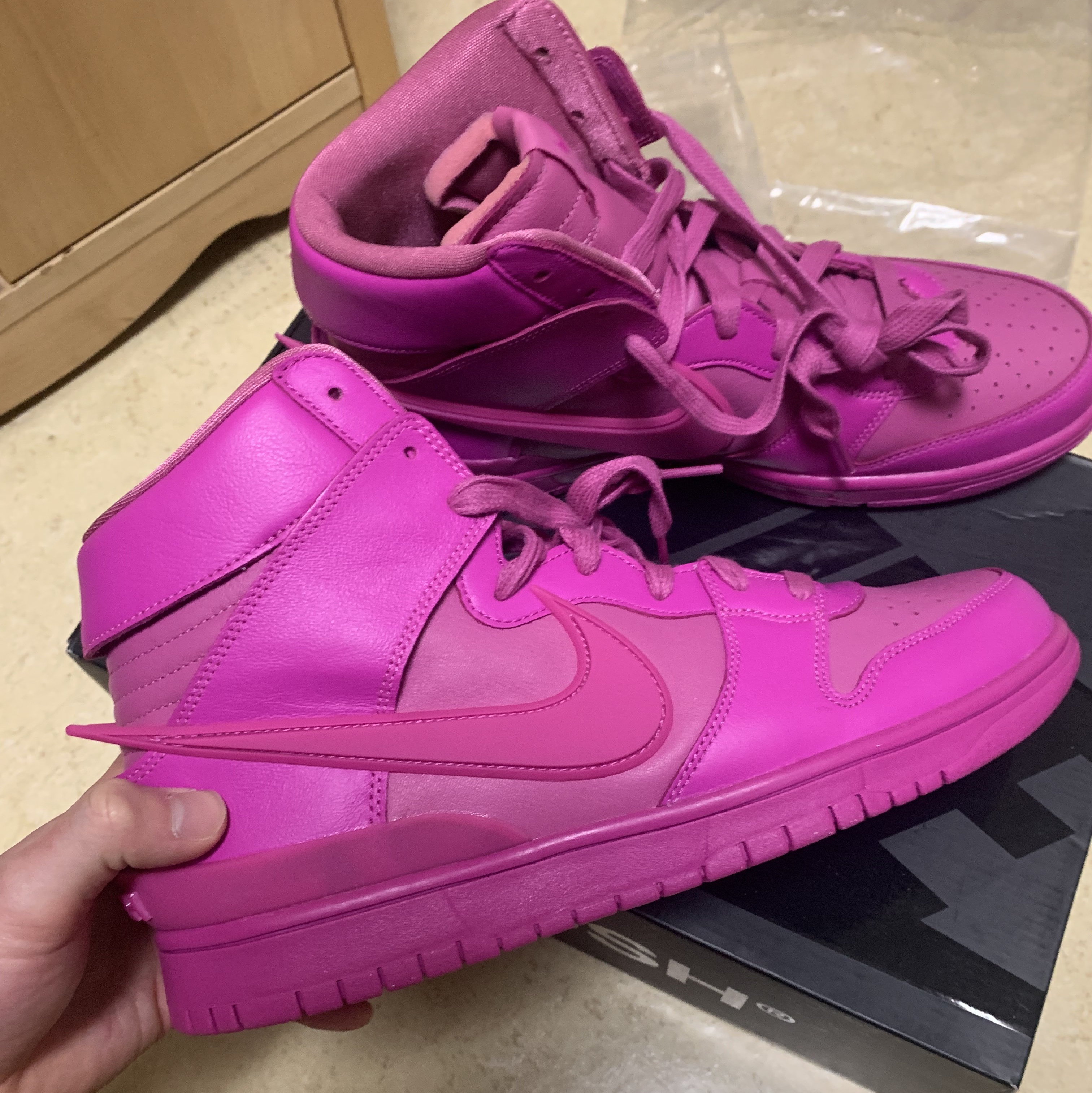 Nike x Ambush Dunk High Cosmic Fuchsia 착용 스타일 - 4