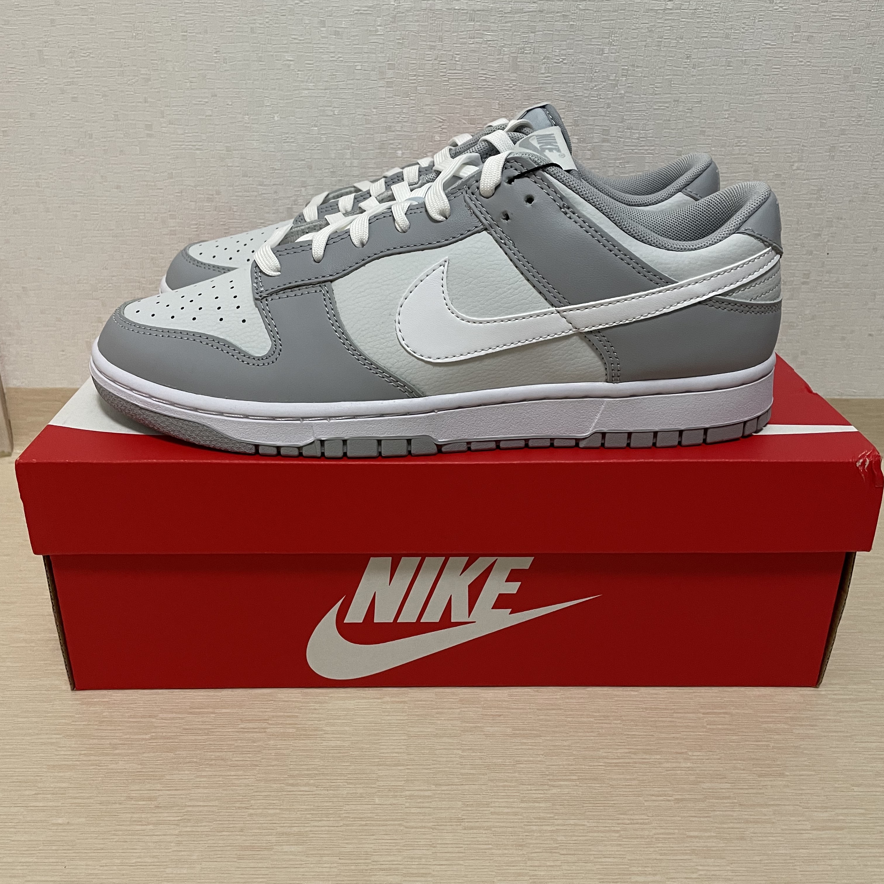 Nike Dunk Low Retro Wolf Grey 착용 스타일 - 3