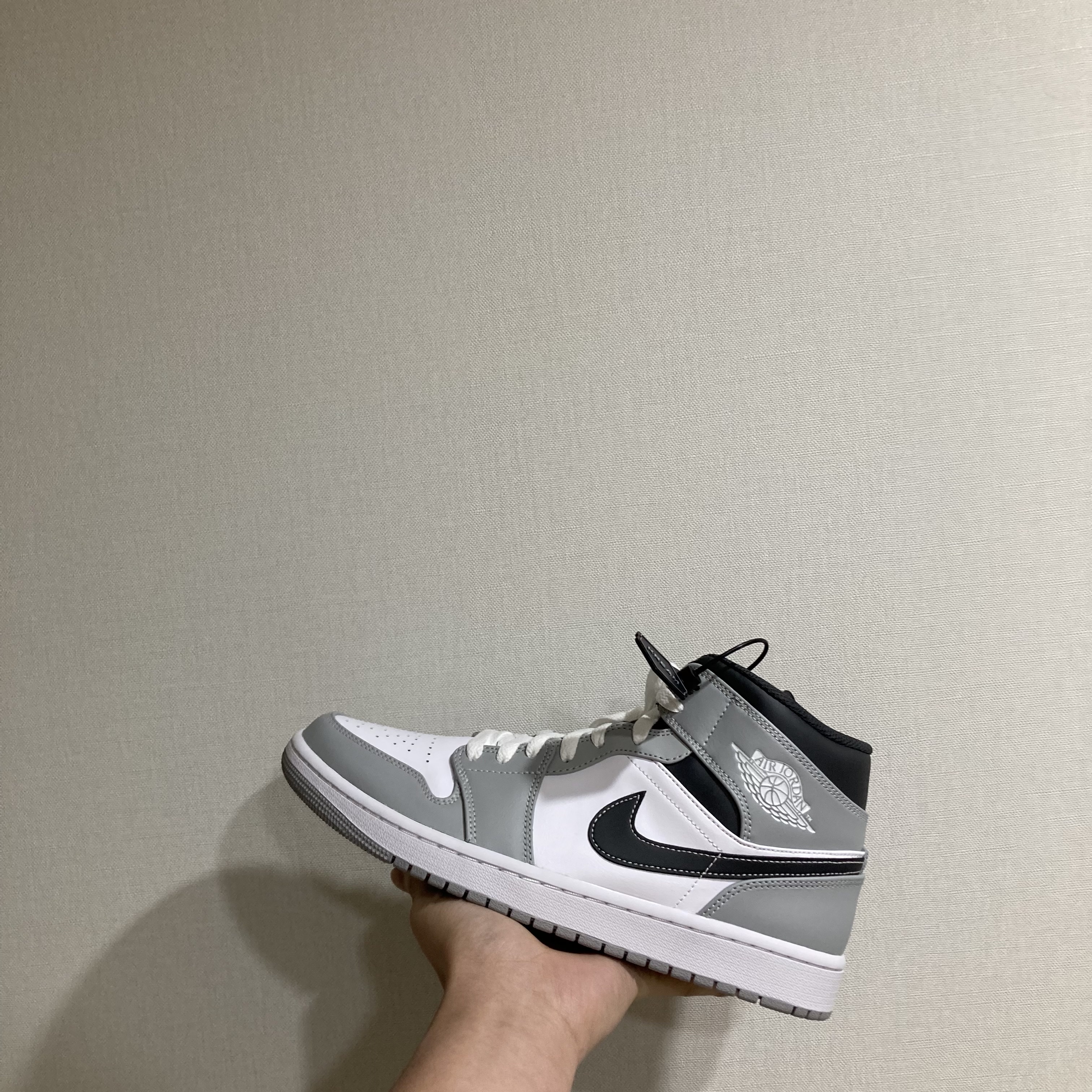Jordan 1 Mid Light Smoke Grey Anthracite 착용 스타일