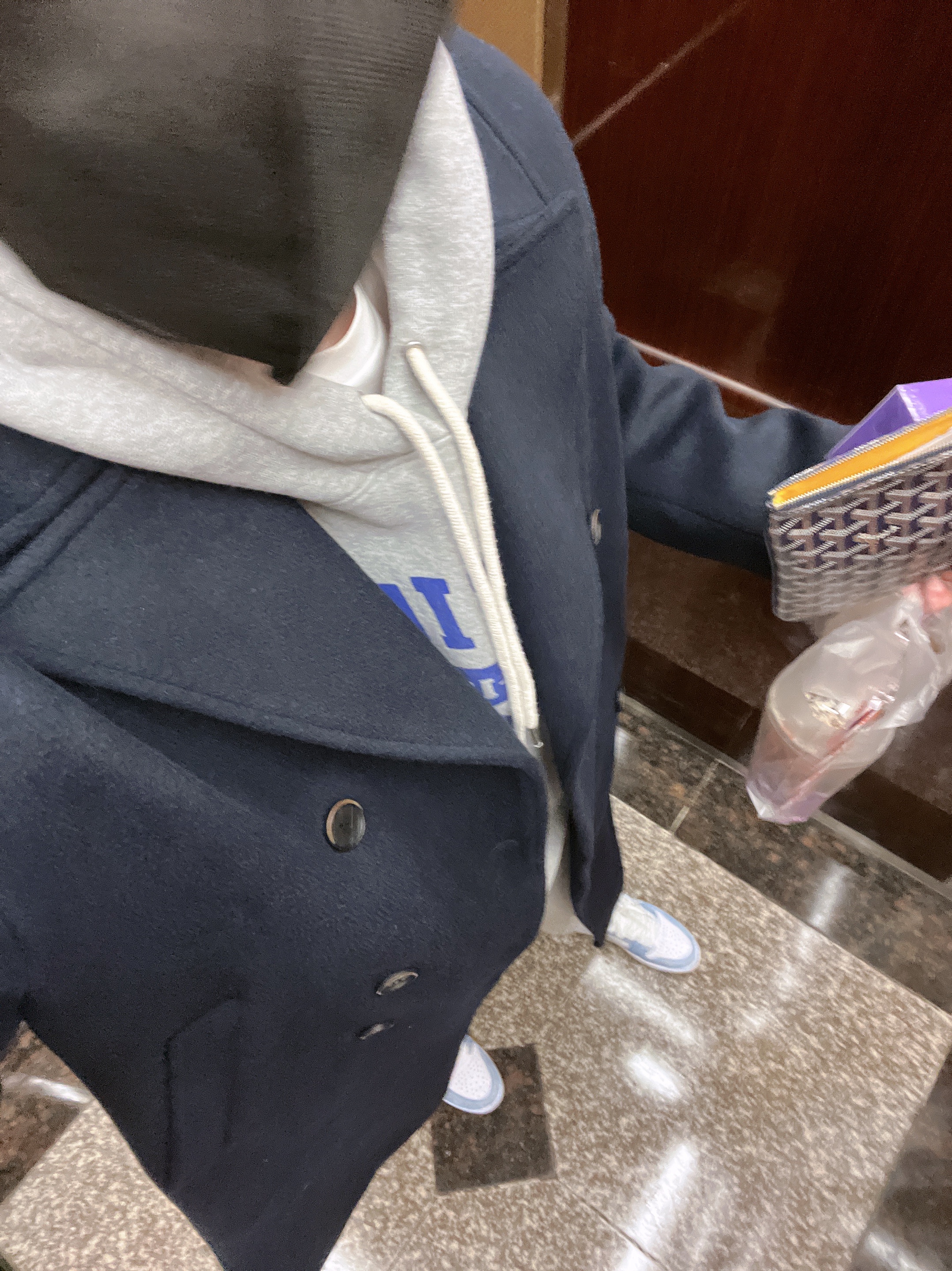 Goyard Senat Pochette MM Green, Jordan 1 Retro High OG Hyper Royal 착용 스타일