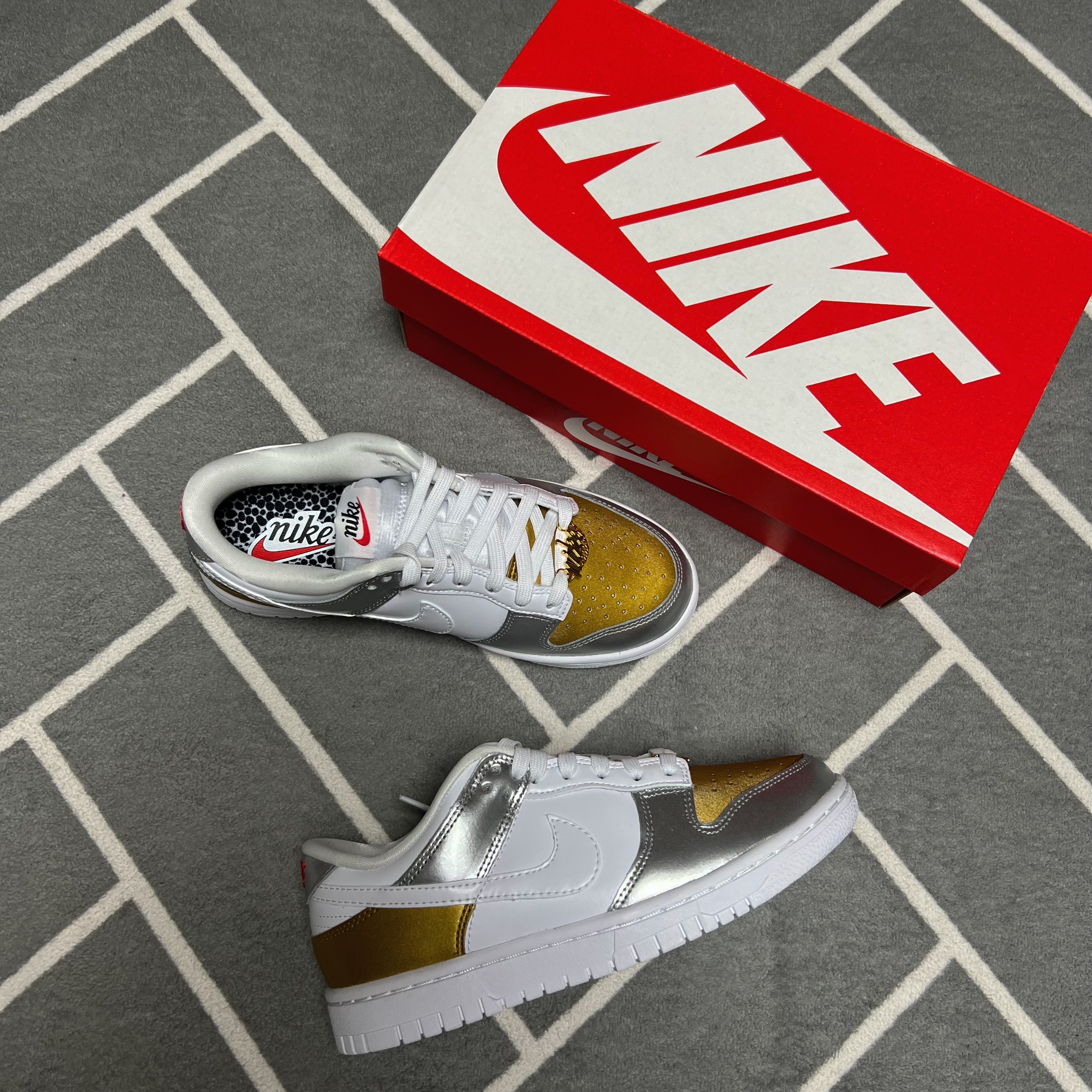 (W) Nike Dunk Low SE Heirloom 착용 스타일