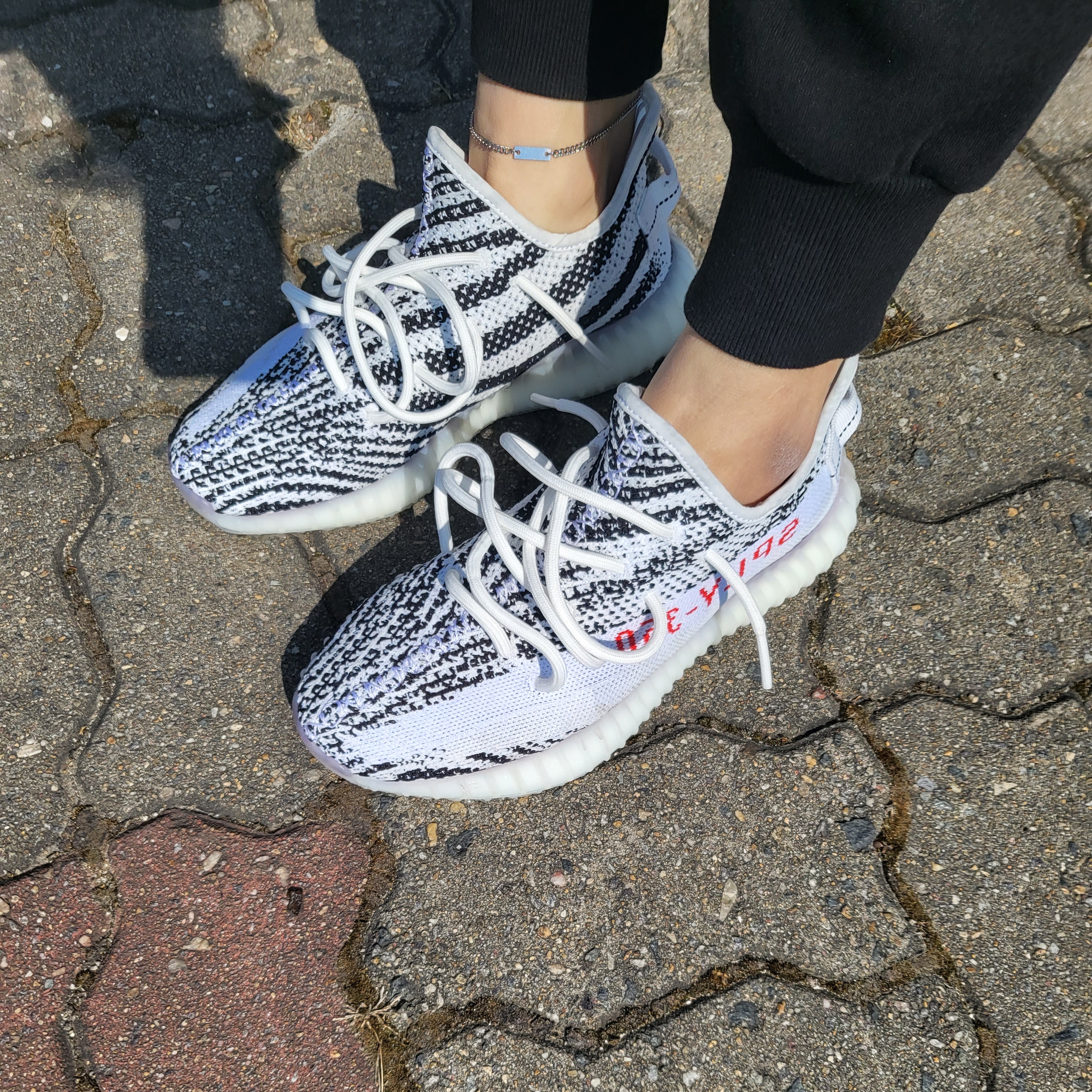 Adidas Yeezy Boost 350 V2 Zebra 2017/2019/2020 착용 스타일