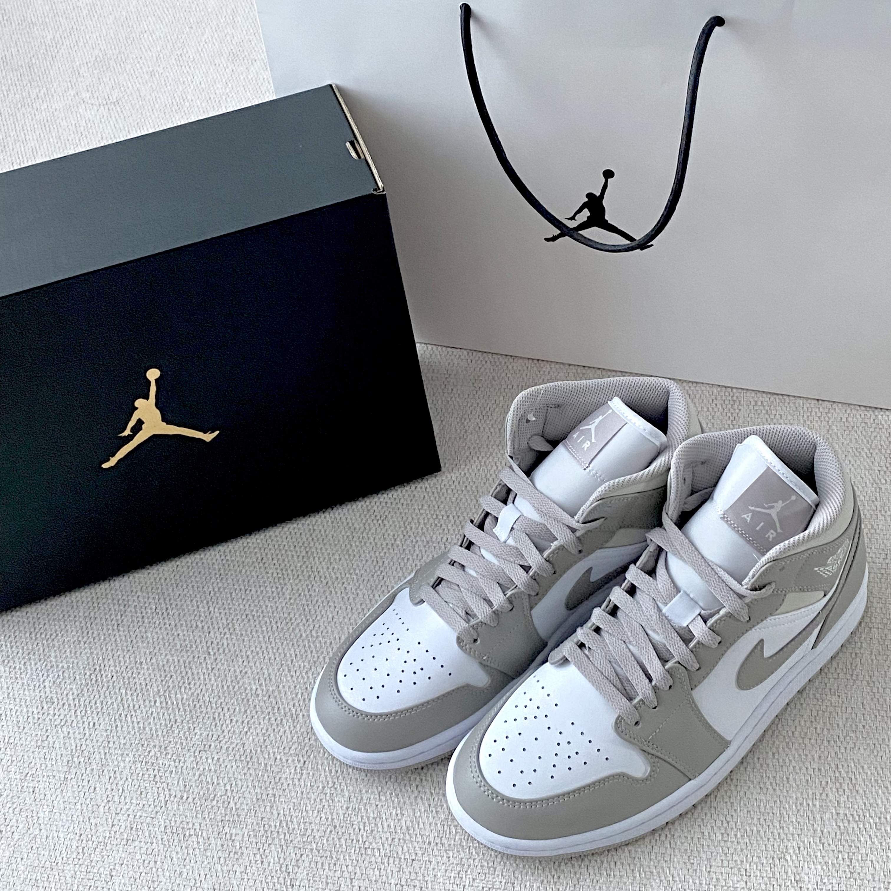 Jordan 1 Mid College Grey 착용 스타일 - 1