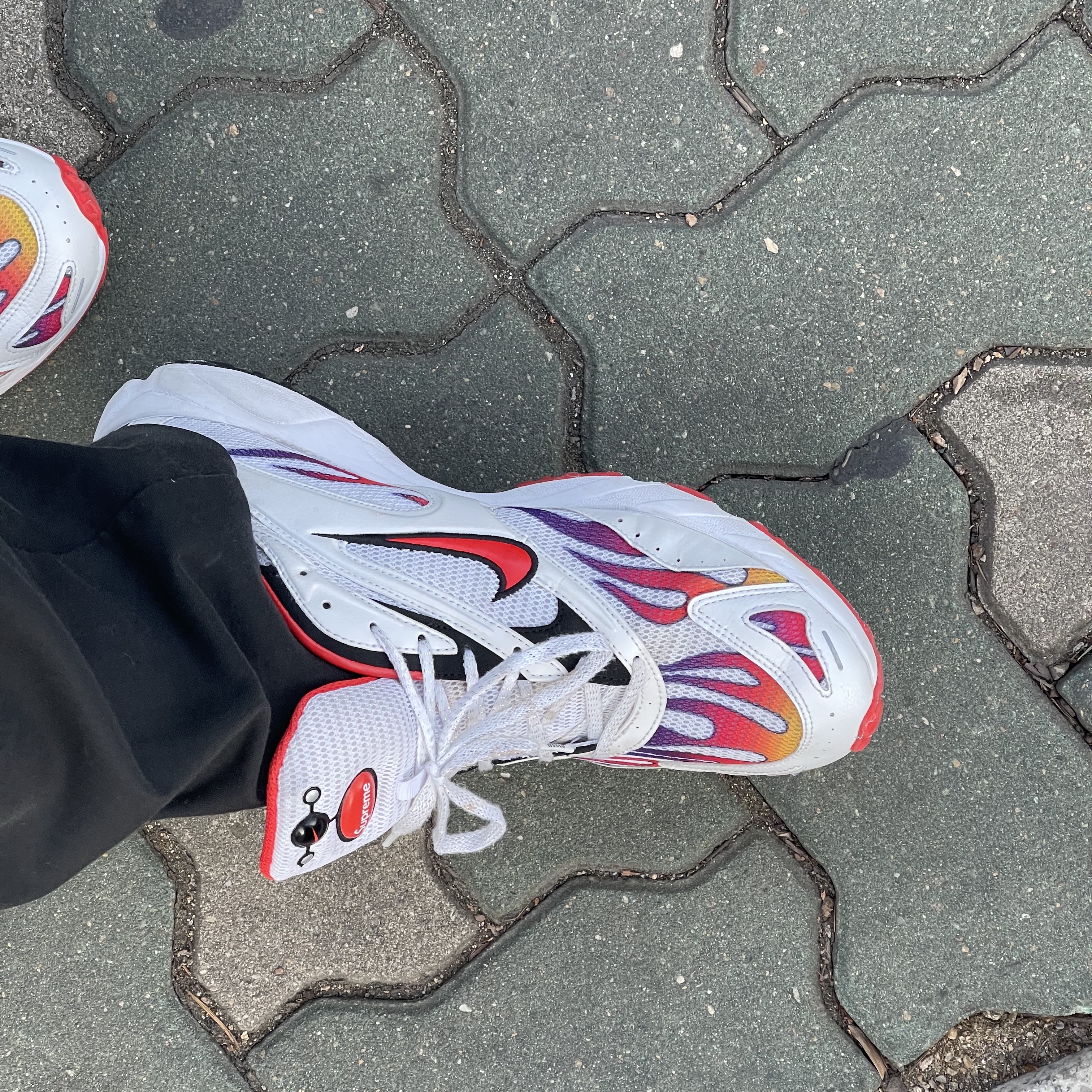 Nike x Supreme Zoom Streak Spectrum Plus White 착용 스타일 - 3