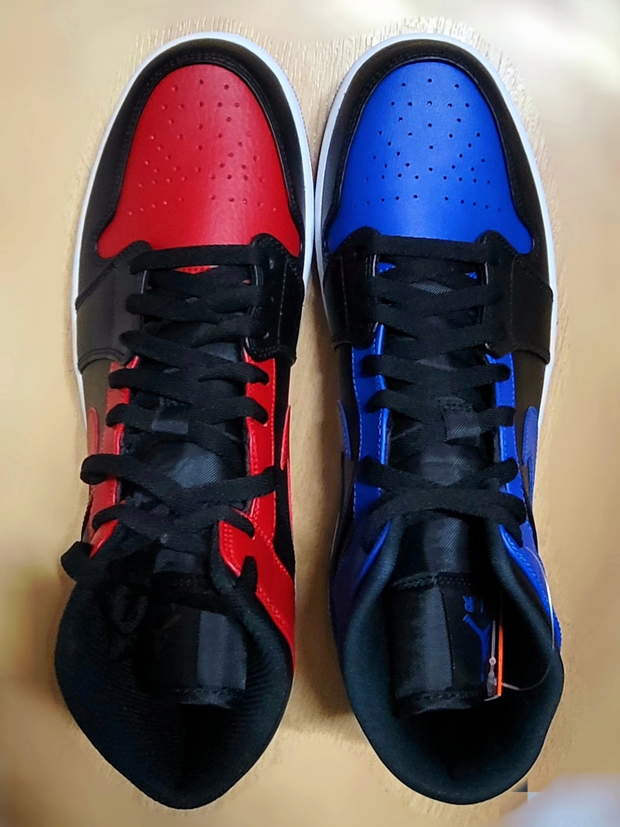Jordan 1 Mid Bred Banned 2020, Jordan 1 Mid Black Hyper Royal 착용 스타일