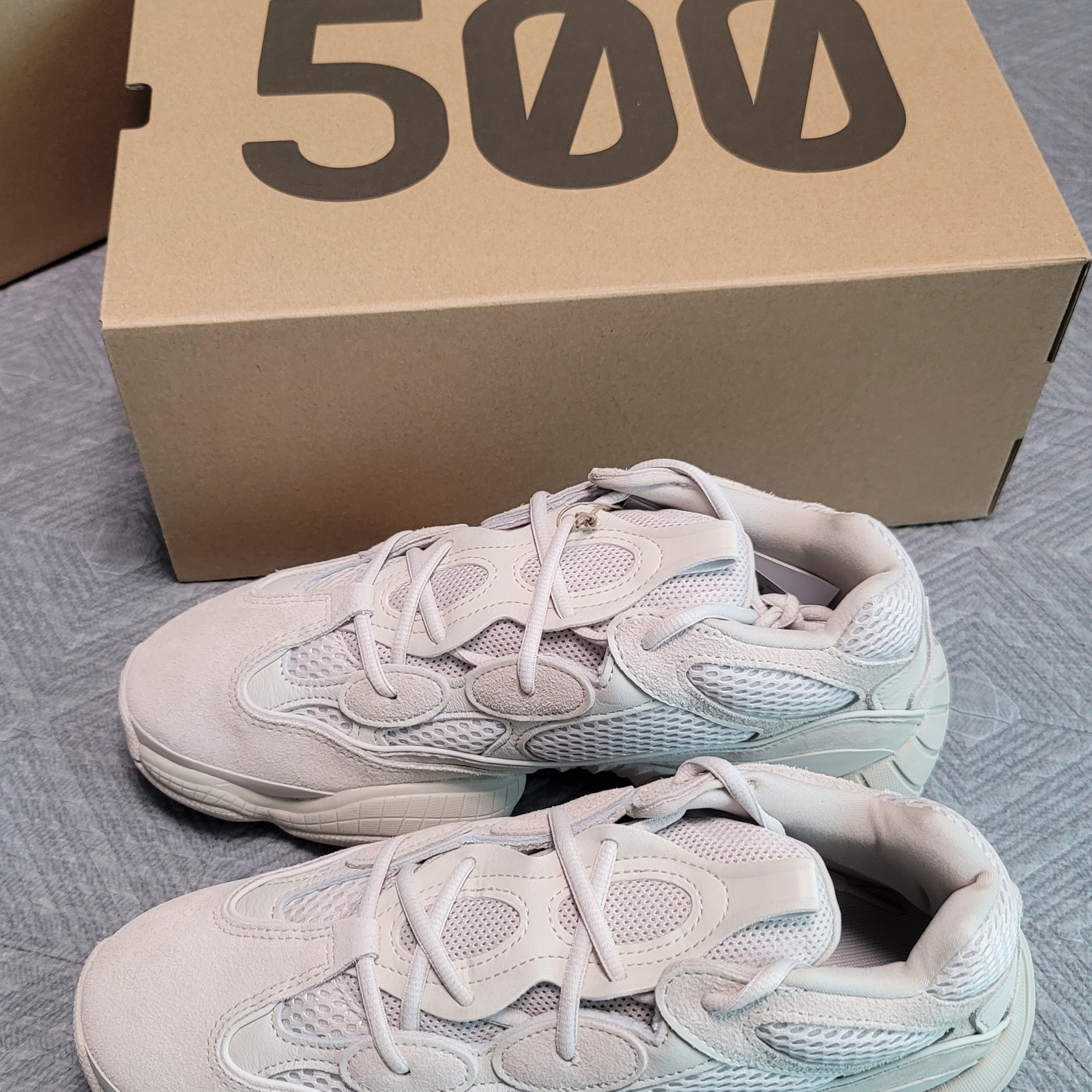 Adidas Yeezy 500 Blush 2018 착용 스타일