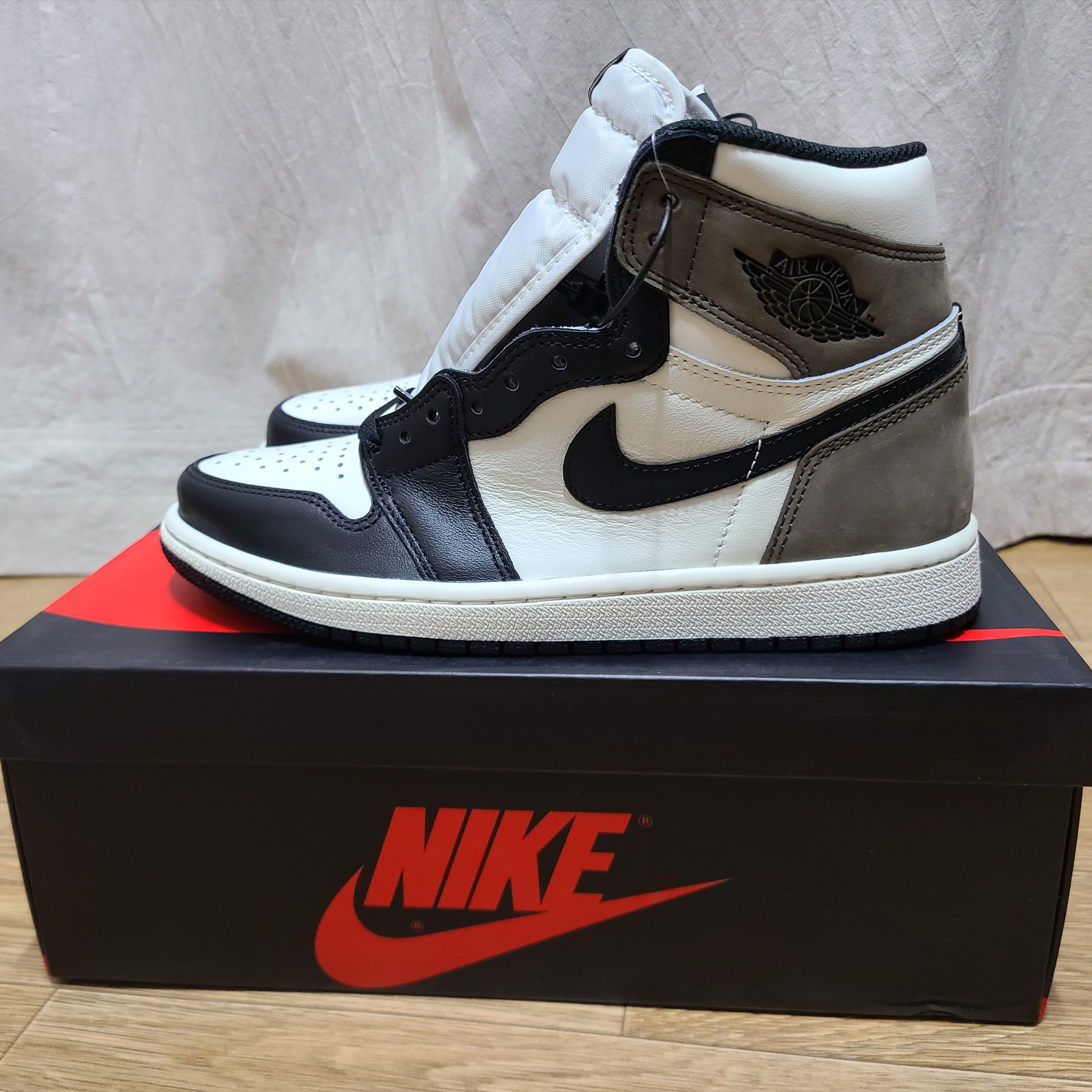 Jordan 1 Retro High OG Black Mocha 착용 스타일