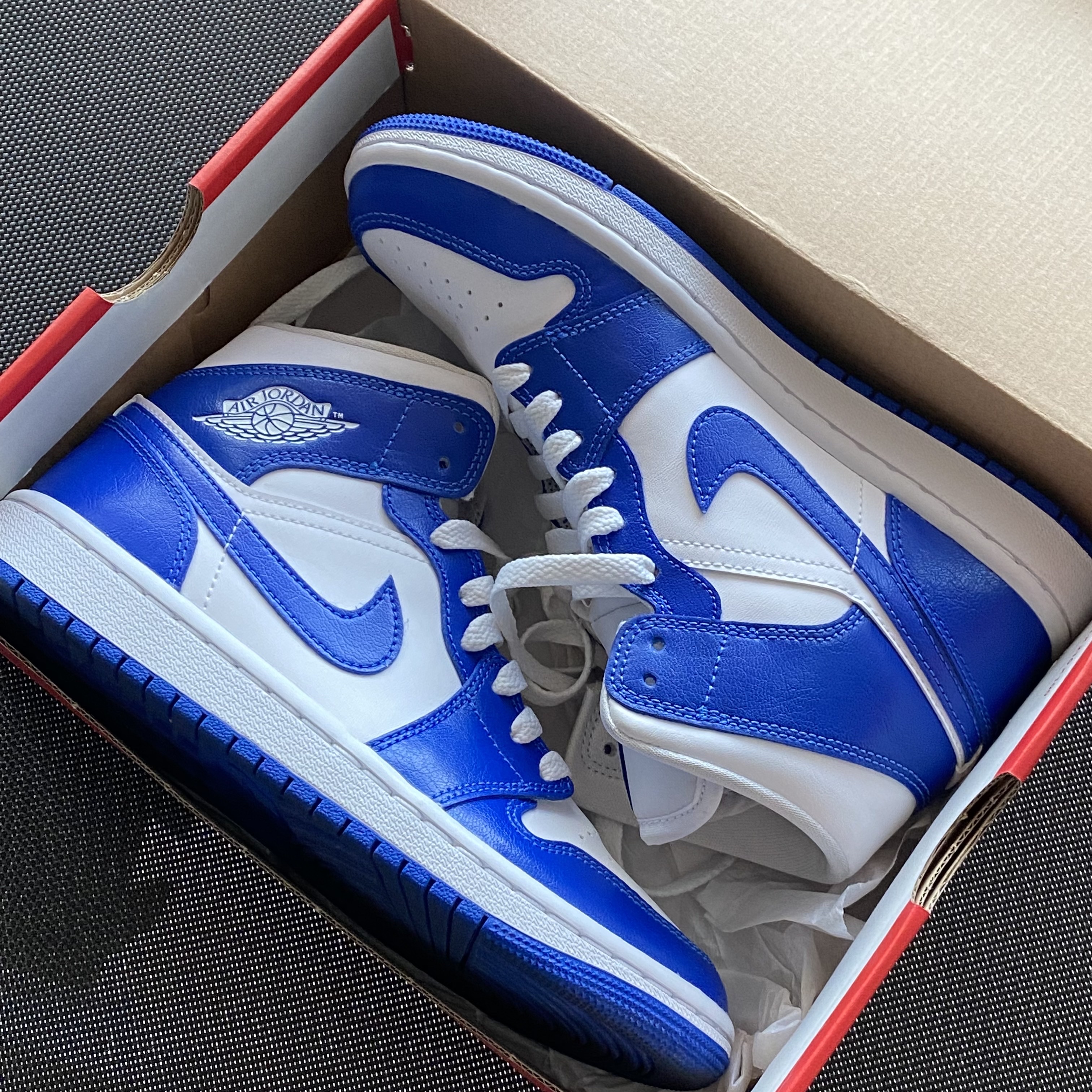 (W) Jordan 1 Mid White Hyper Royal 착용 스타일