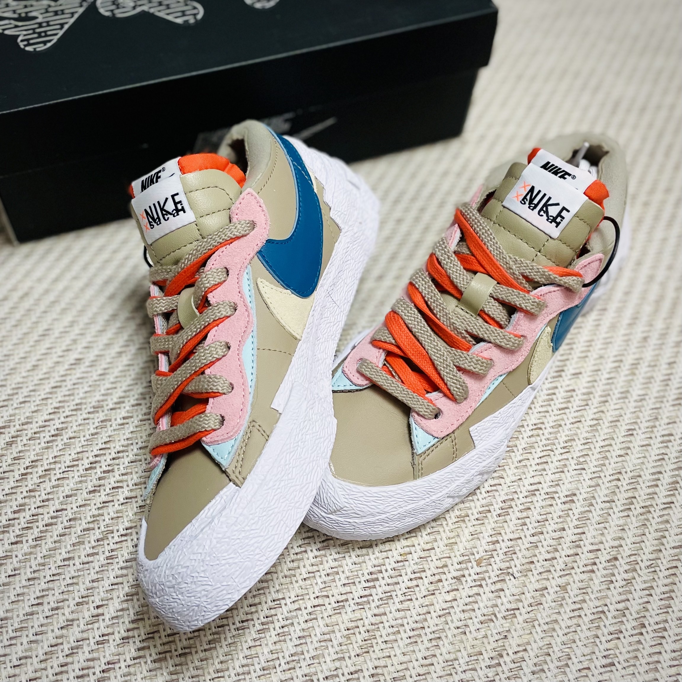 Nike x Sacai x Kaws Blazer Low Reed 착용 스타일 - 2