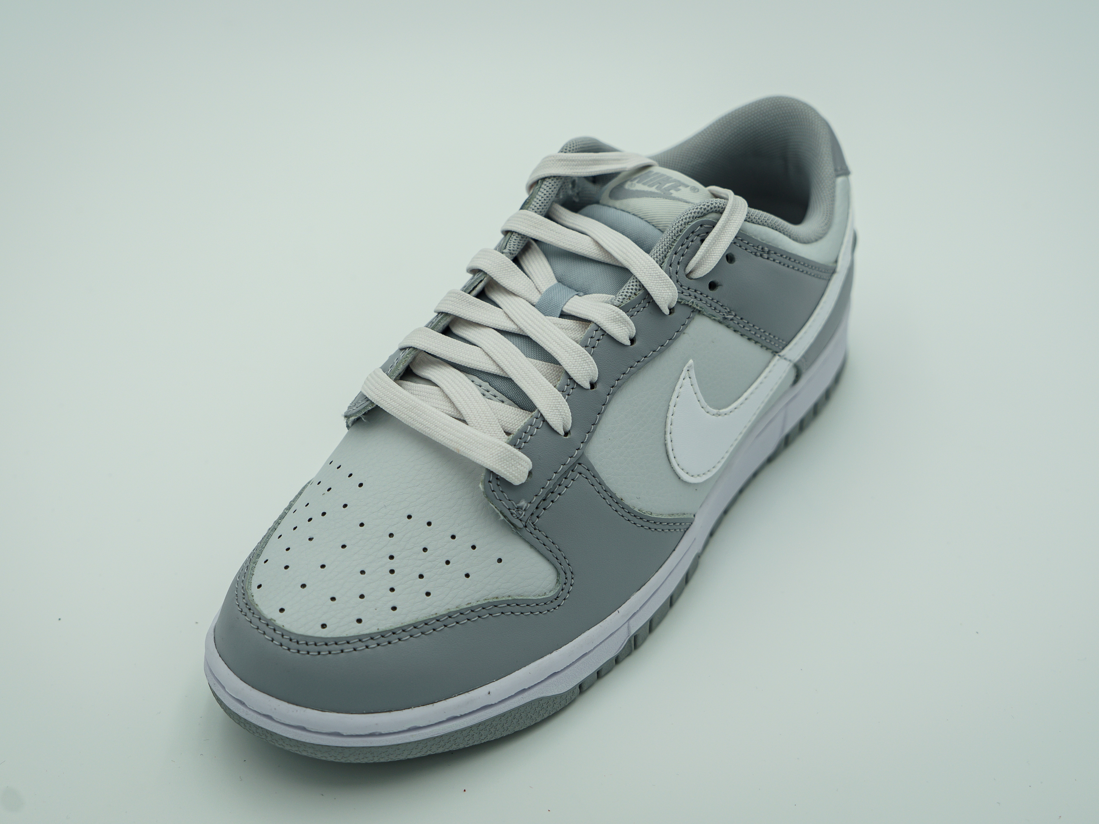 Nike Dunk Low Retro Wolf Grey 착용 스타일 - 4