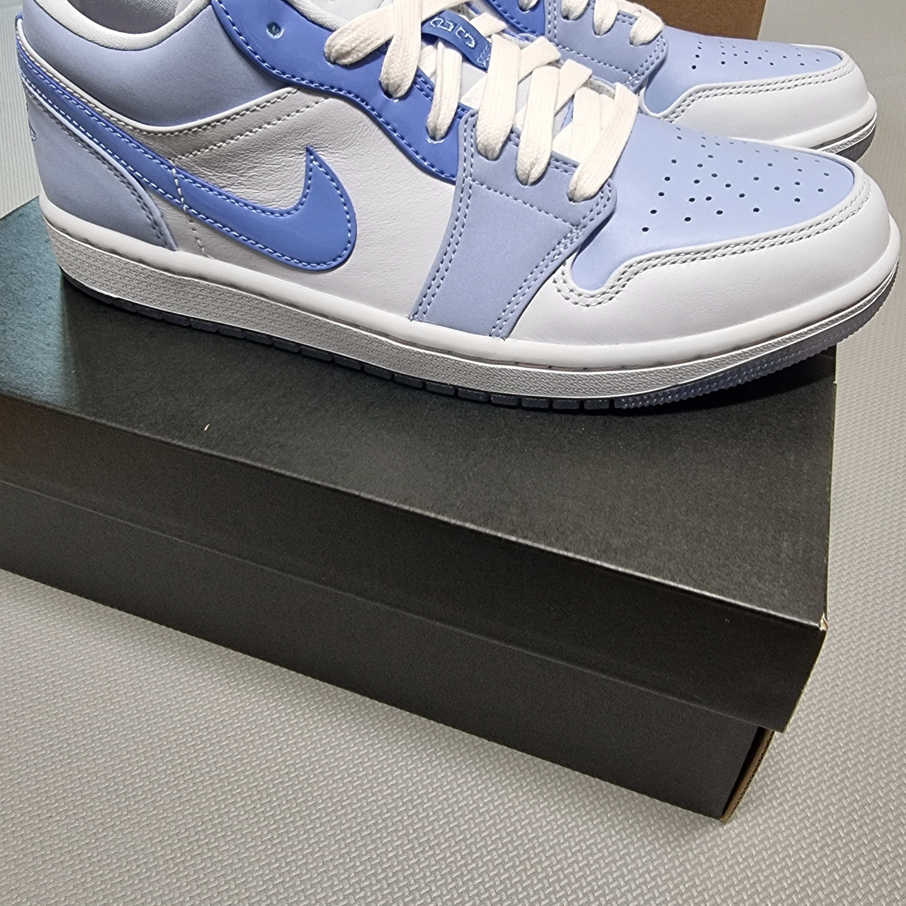 Jordan 1 Low SE Mighty Swooshers 착용 스타일