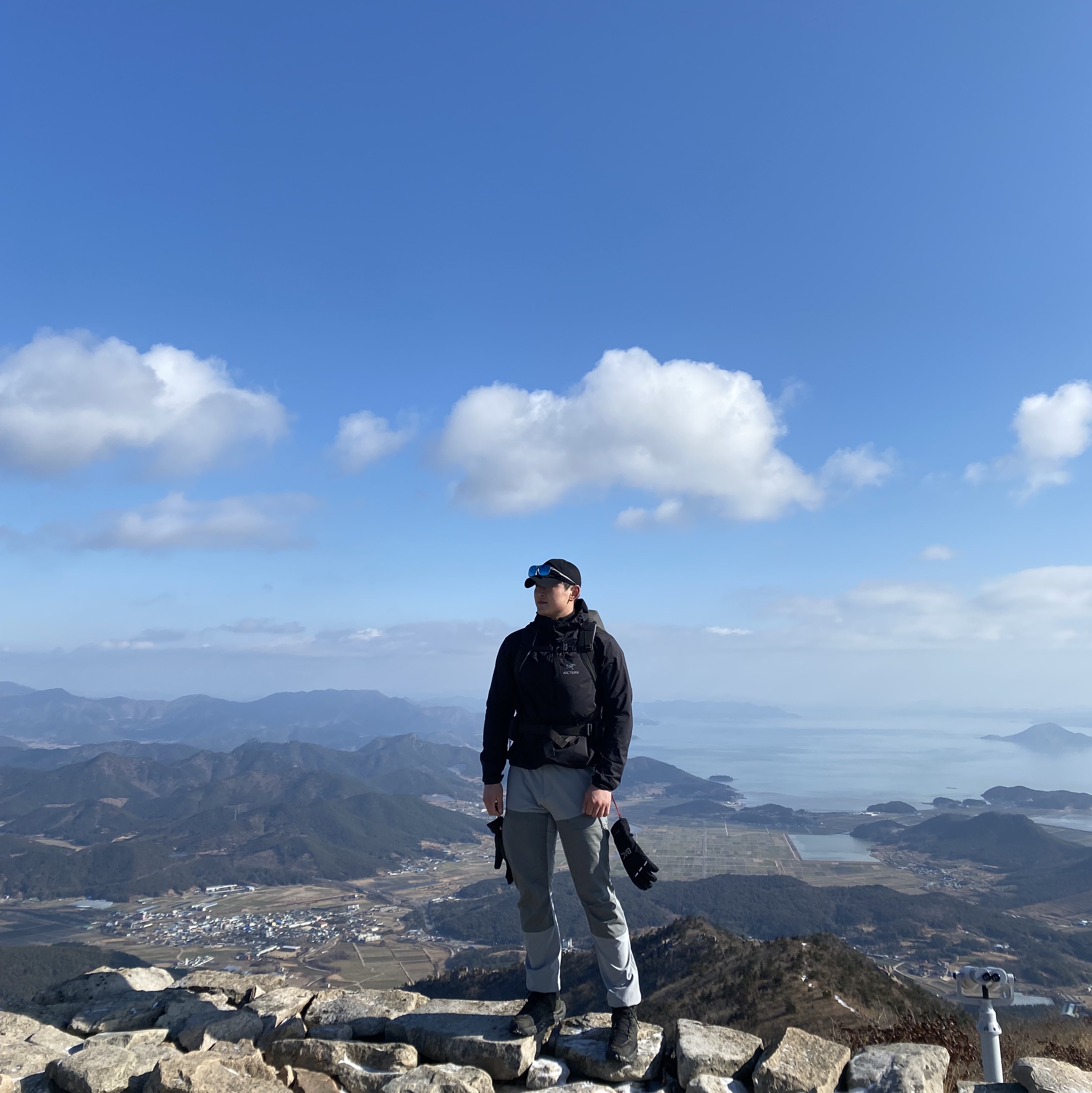 Arc'teryx Squamish Hoody Black 착용 스타일
