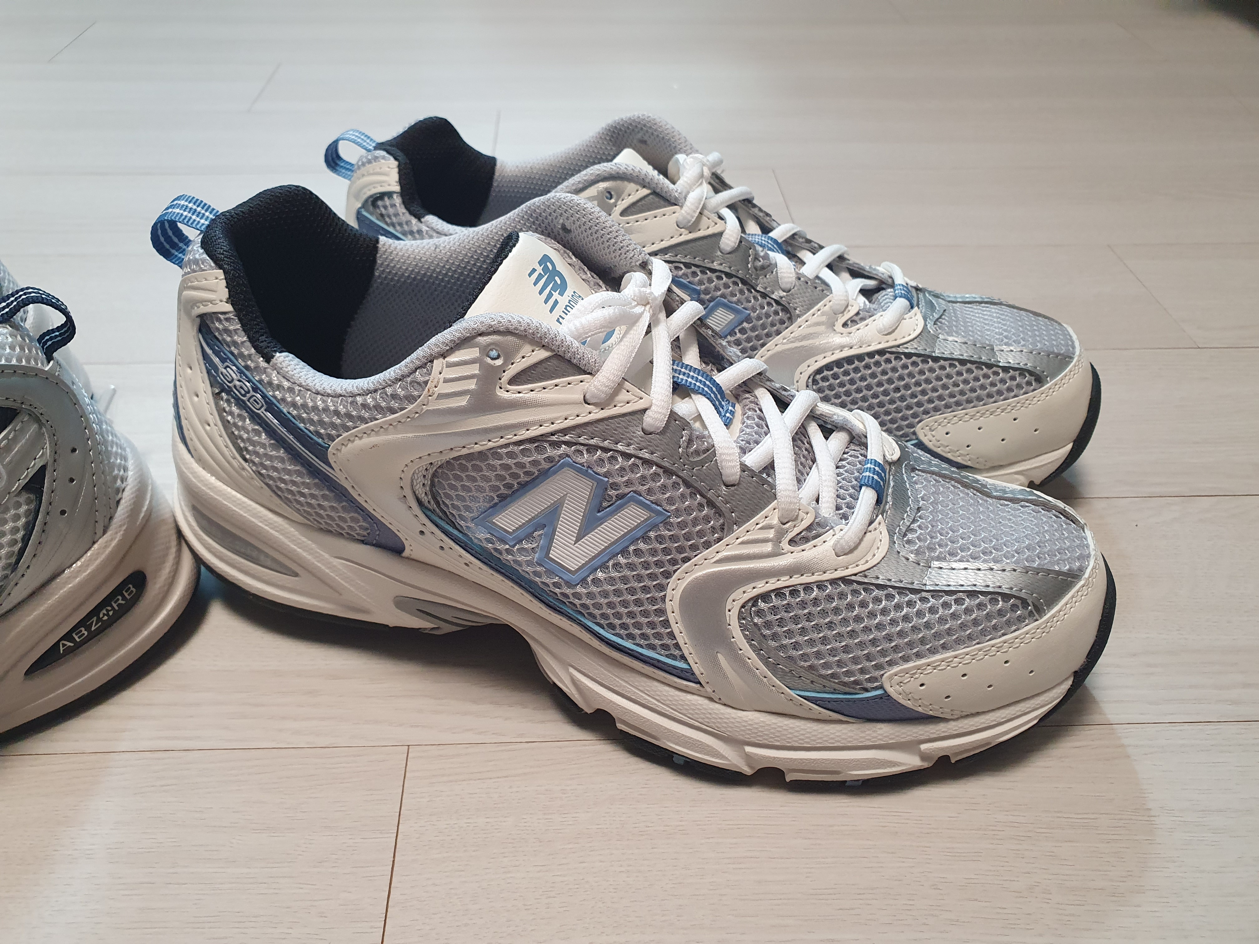 New Balance 530 Steel Grey, New Balance 530 Steel Blue 착용 스타일 - 3