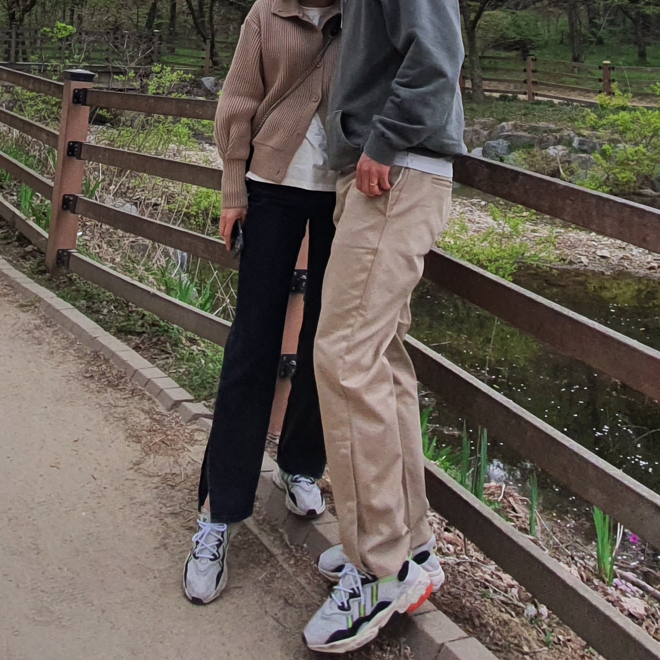 Adidas Ozweego X-Model Pack 착용 스타일