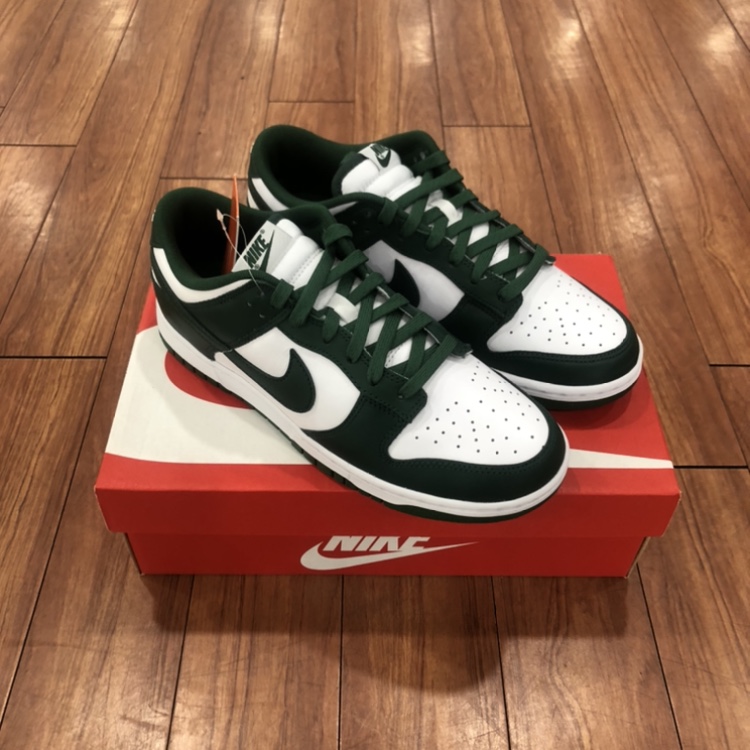 Nike Dunk Low Retro Varsity Green 착용 스타일