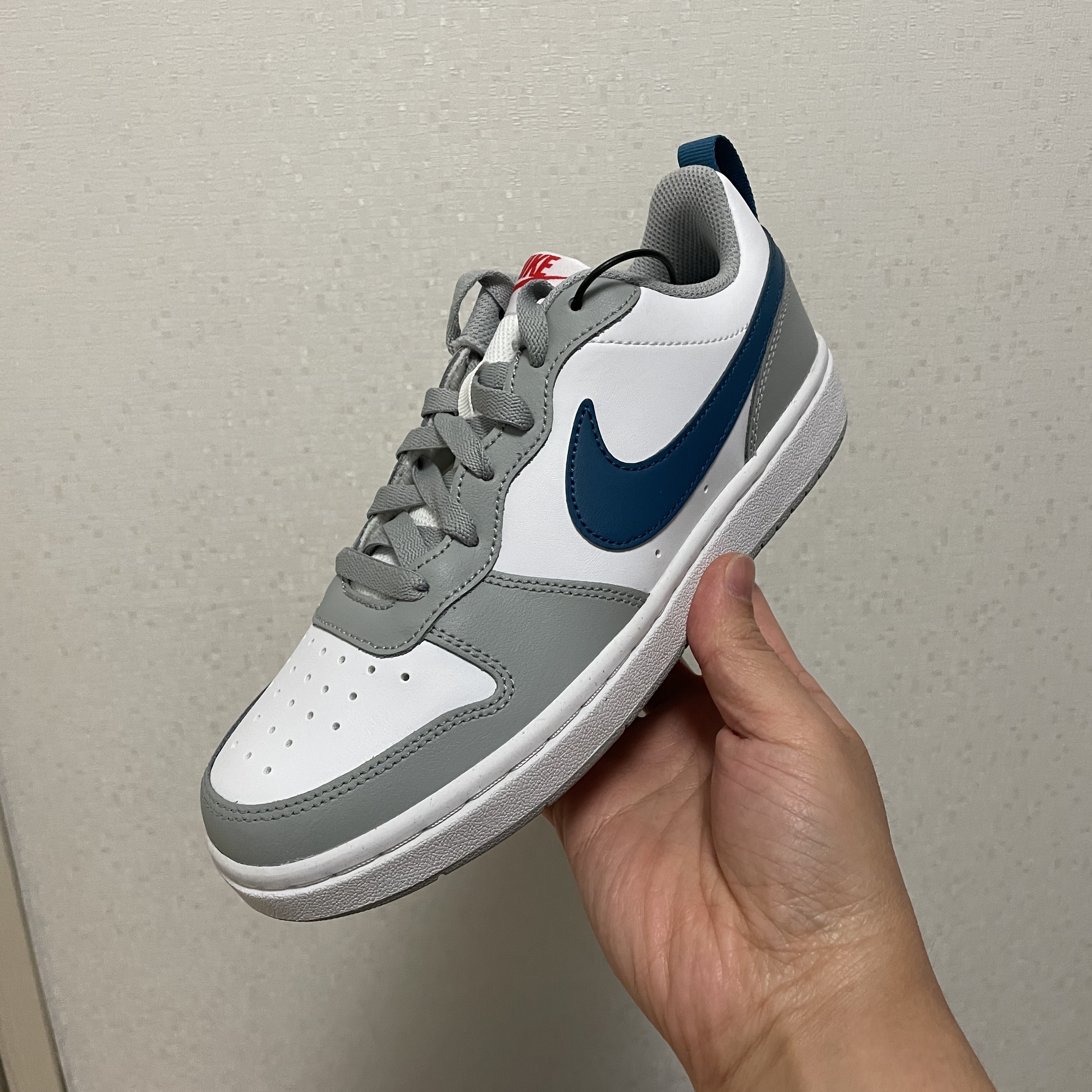 (GS) Nike Court Borough Low 2 Light Smoke Grey 착용 스타일 - 2