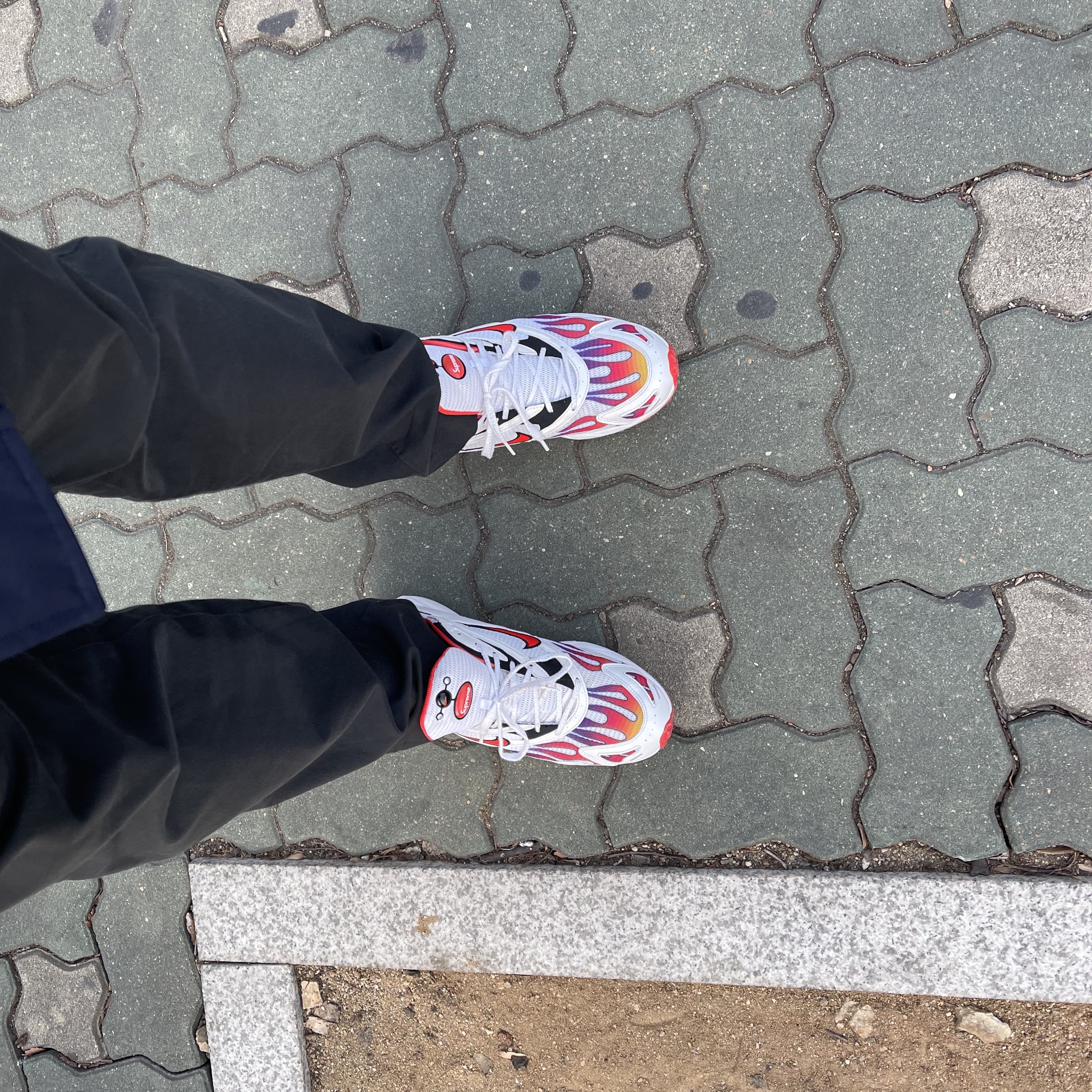 Nike x Supreme Zoom Streak Spectrum Plus White 착용 스타일 - 2