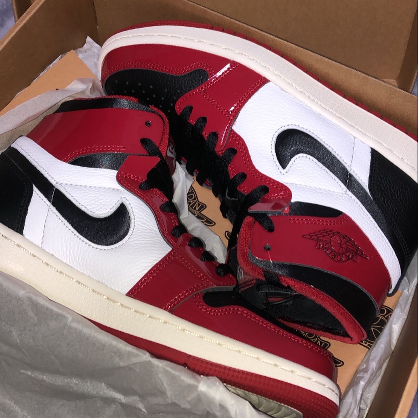 (W) Jordan 1 Zoom Air CMFT Gym Red Black 착용 스타일 - 2