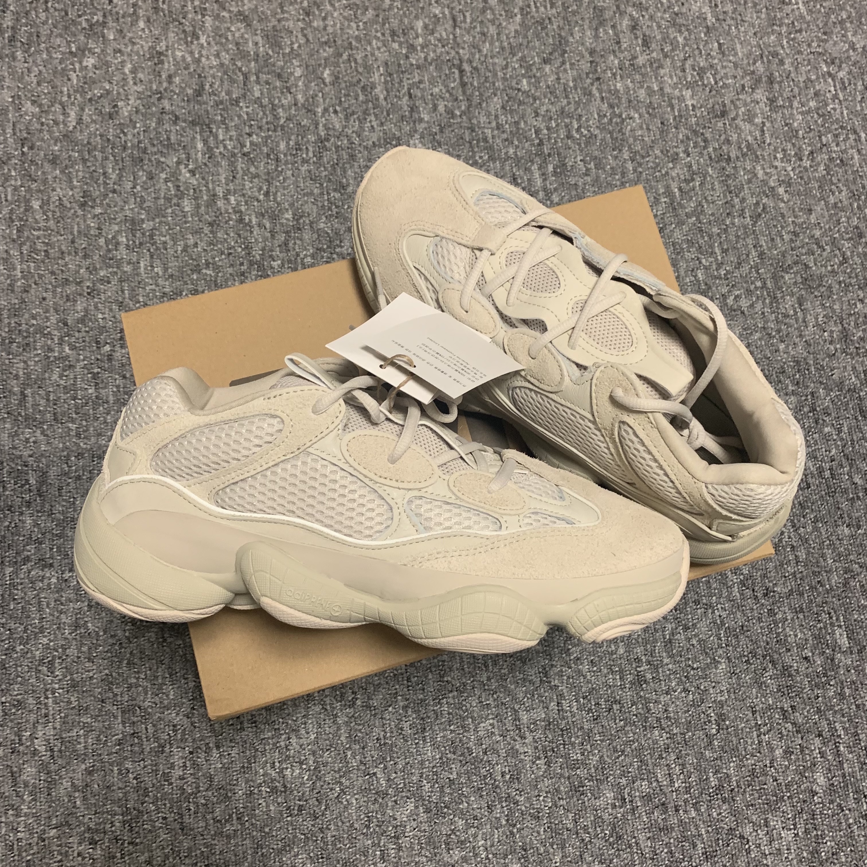 Adidas Yeezy 500 Blush 2018 착용 스타일