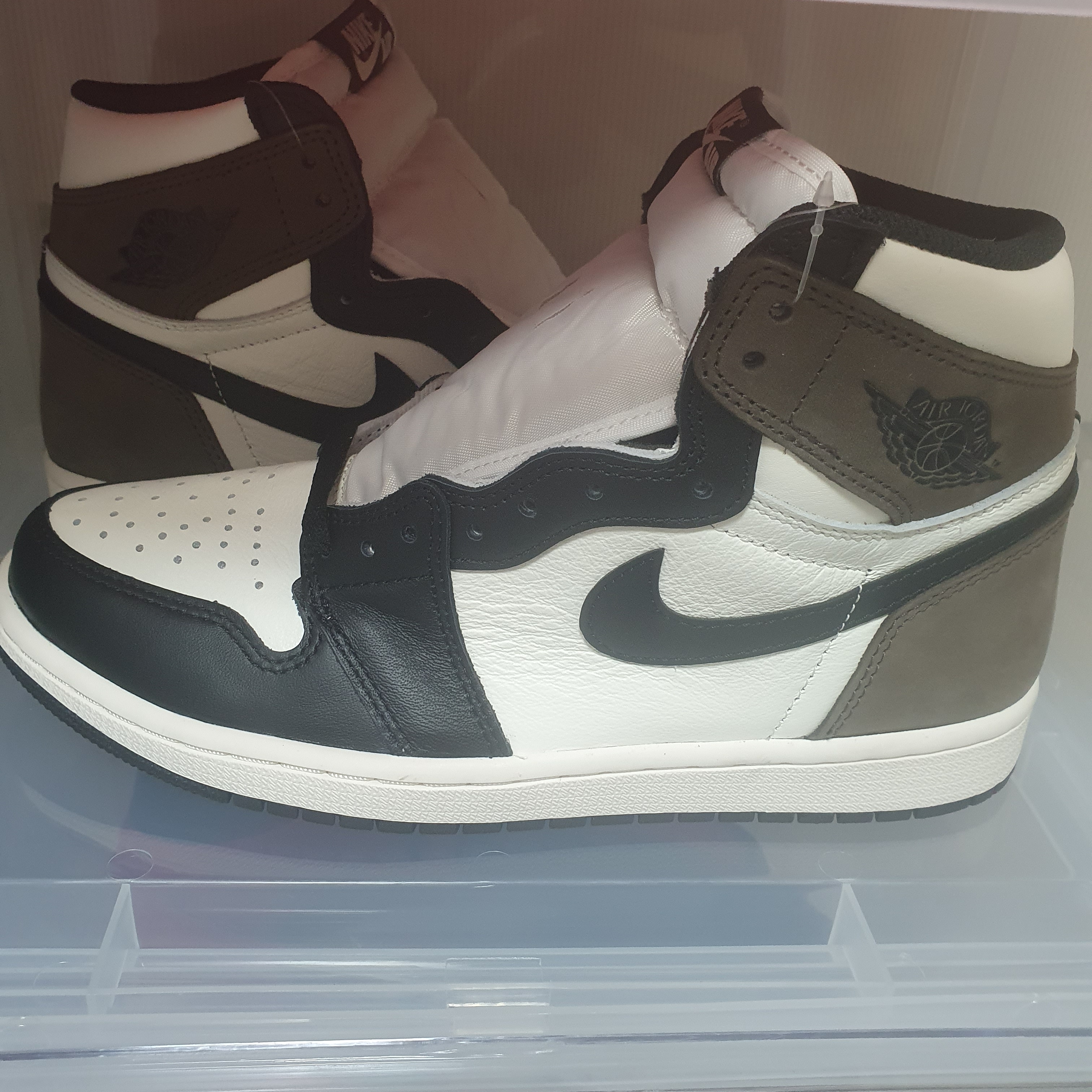 Jordan 1 Retro High OG Black Mocha 착용 스타일