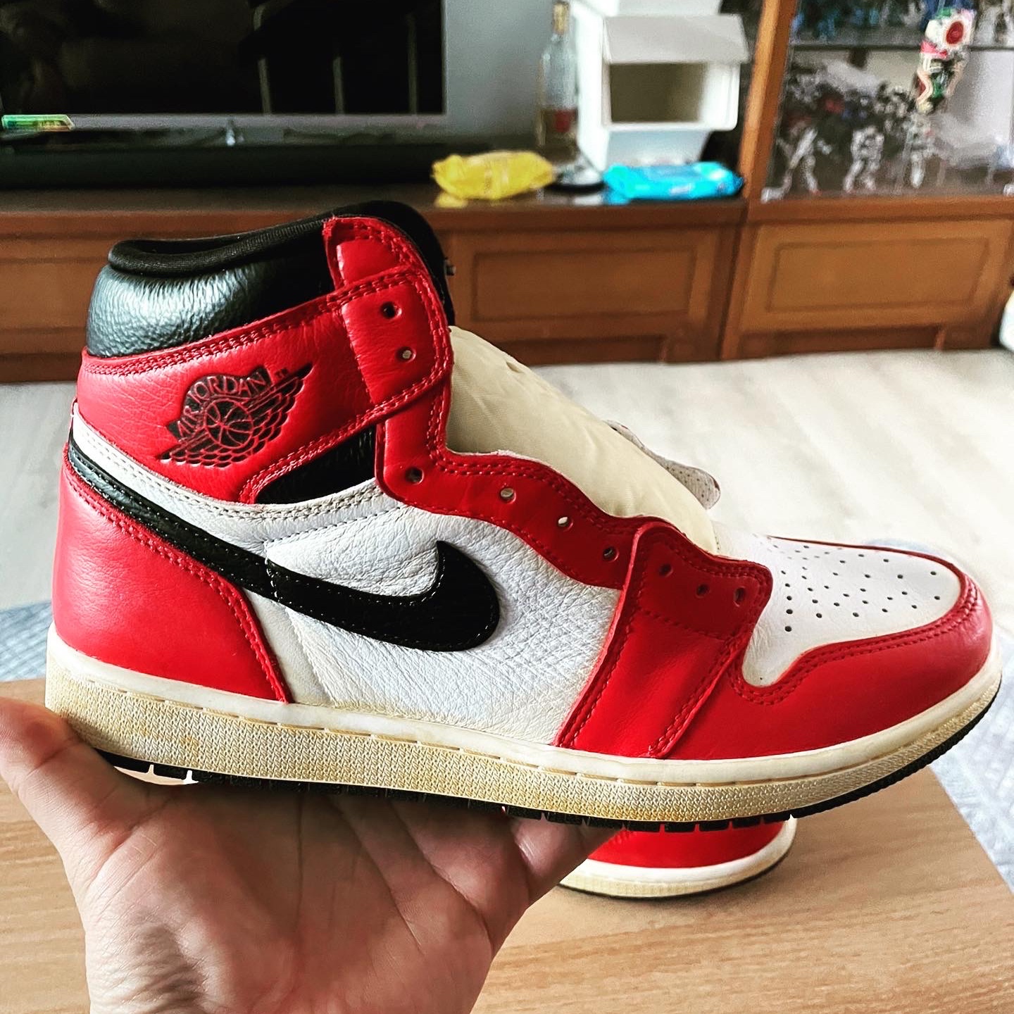 Jordan 1 Retro High OG Light Fusion Red 착용 스타일 - 1