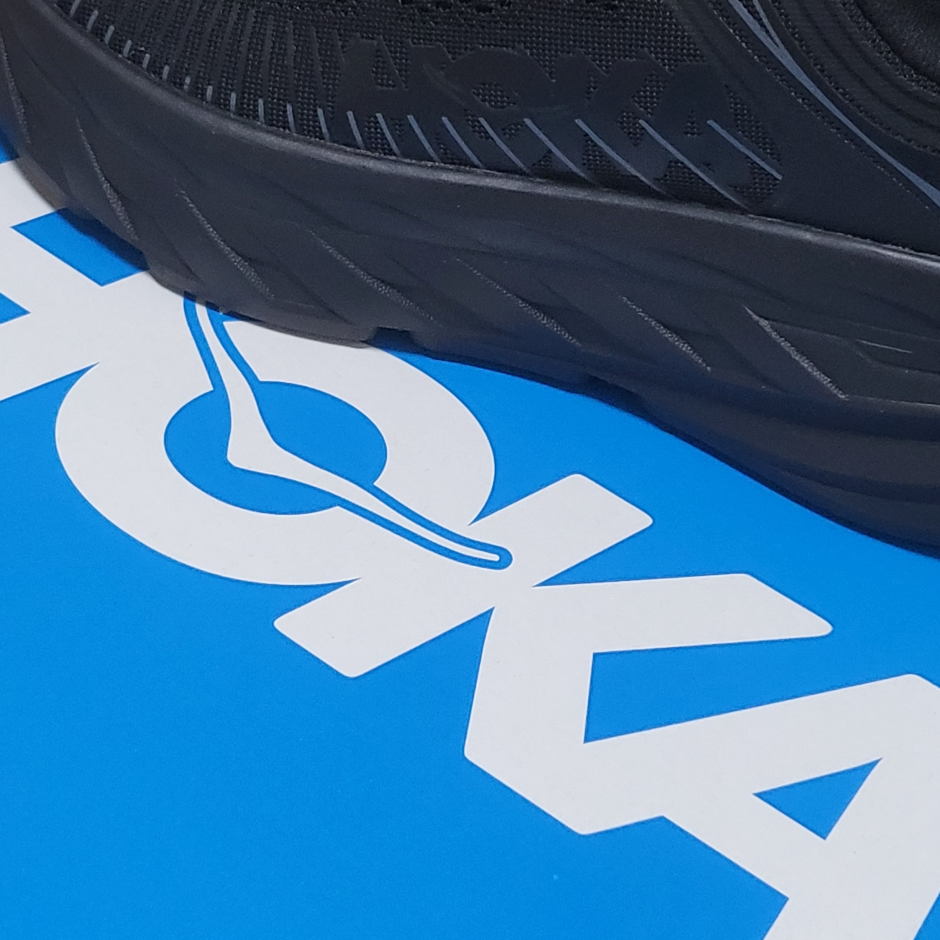 Hoka Bondi 7 Black 착용 스타일 - 1