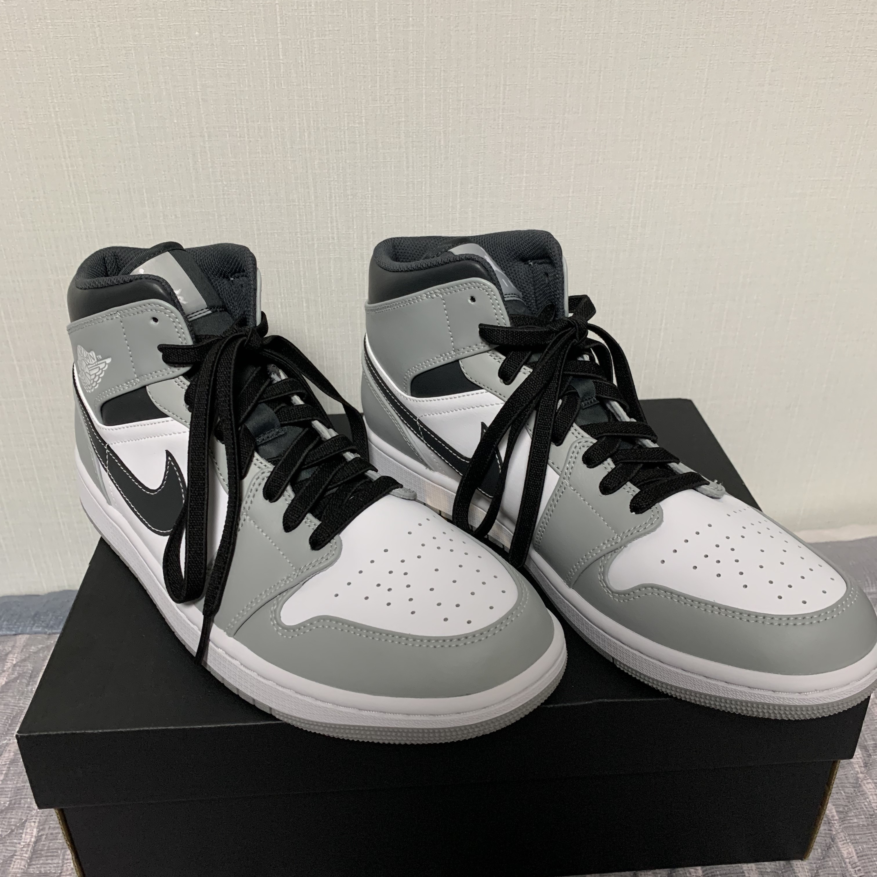 Jordan 1 Mid Light Smoke Grey Anthracite 착용 스타일