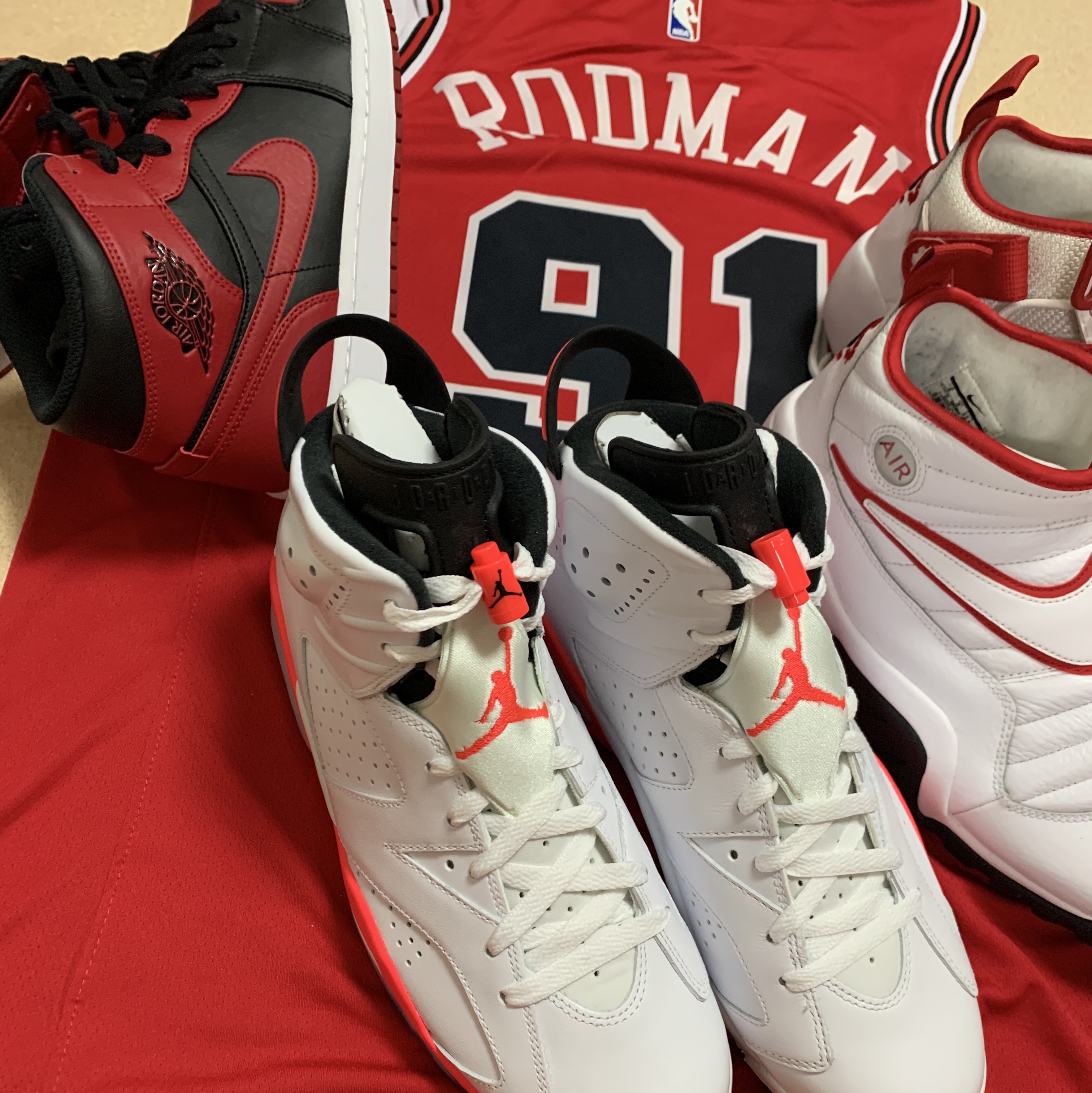 Jordan 1 Mid Bred Banned 2020, Jordan 6 Retro Infrared White 2014 착용 스타일