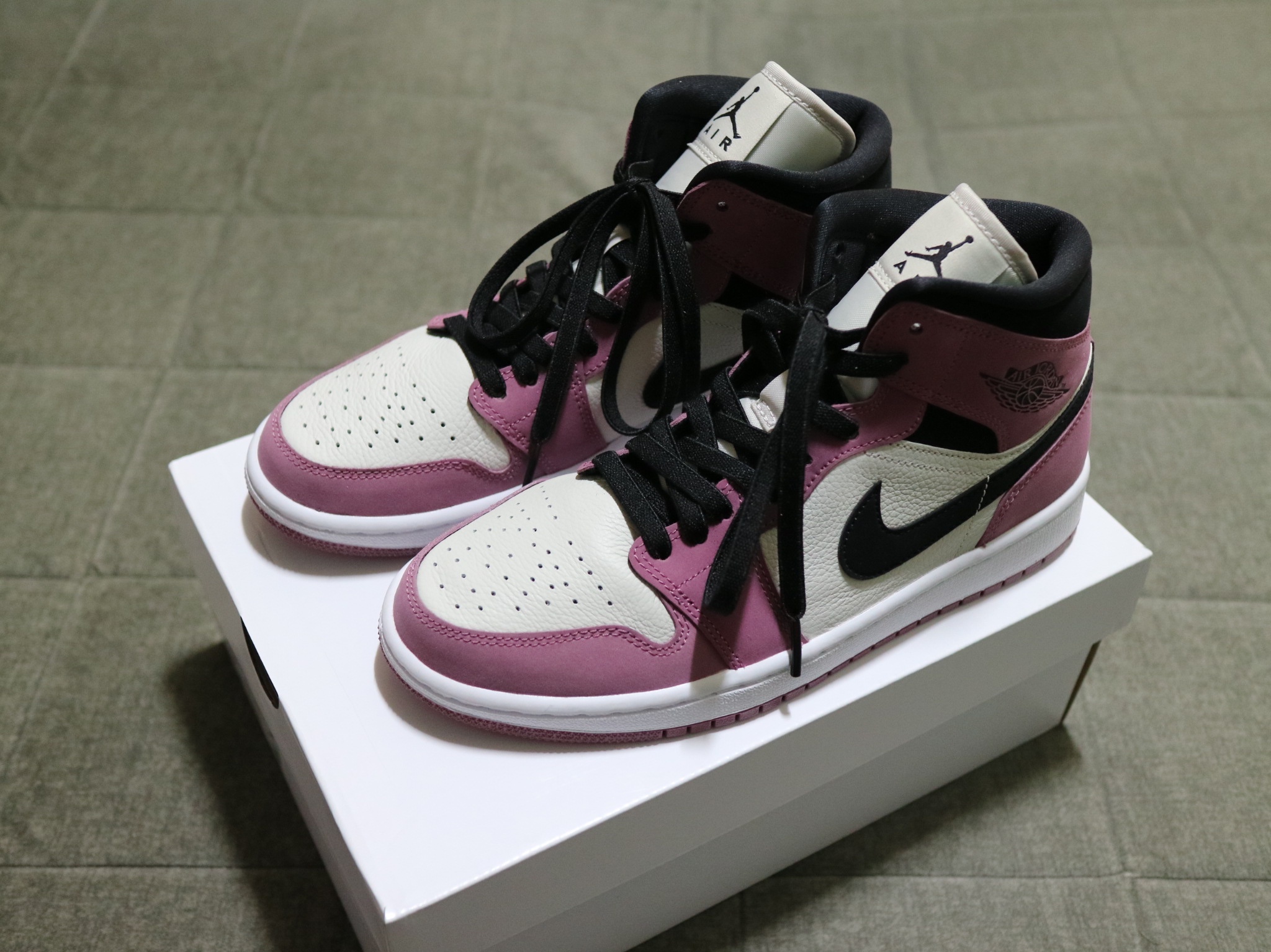 (W) Jordan 1 Mid SE Light Mulberry 착용 스타일 - 2