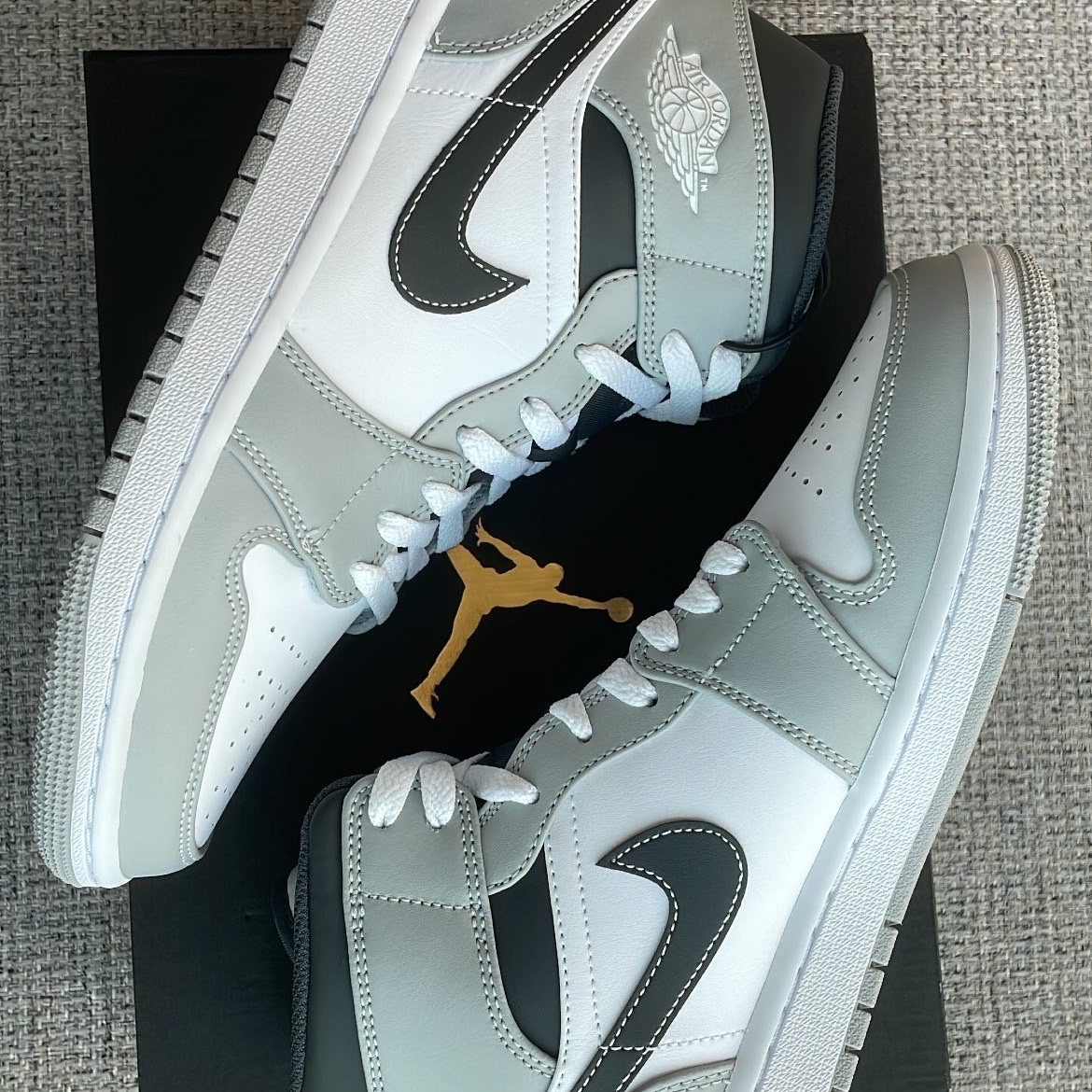 Jordan 1 Mid Light Smoke Grey Anthracite 착용 스타일
