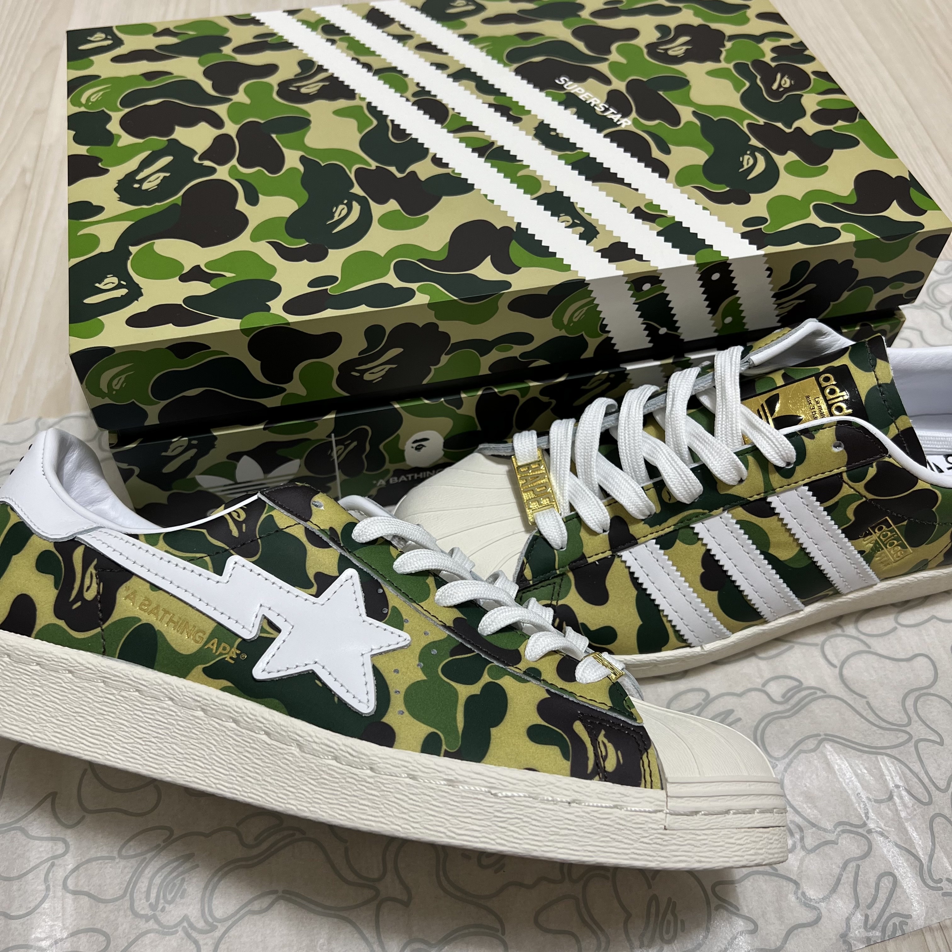 Adidas x BAPE Superstar 80s Green Camo 착용 스타일 - 1