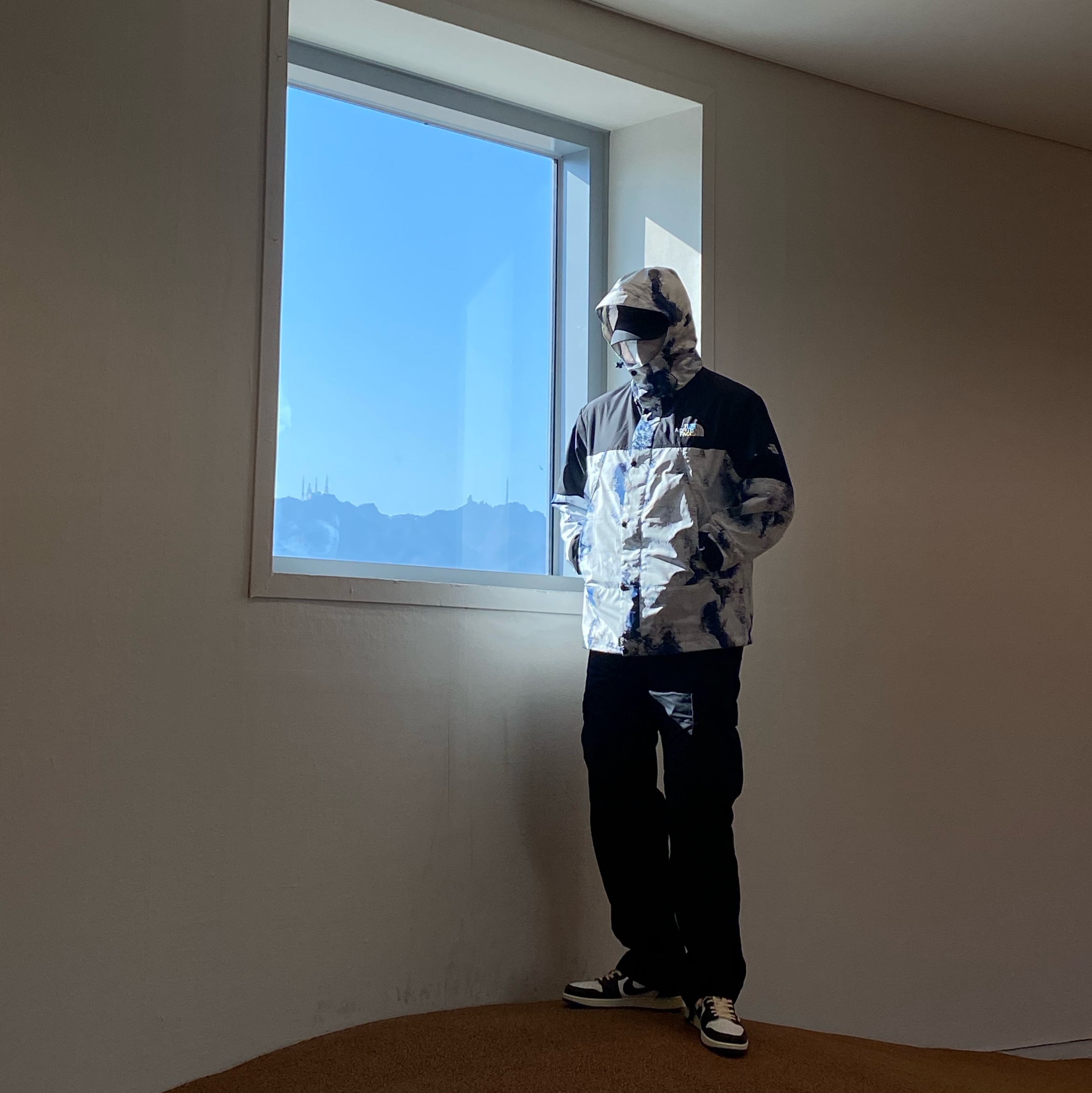 The North Face Novelty Vaiden Jacket White Sand 착용 스타일