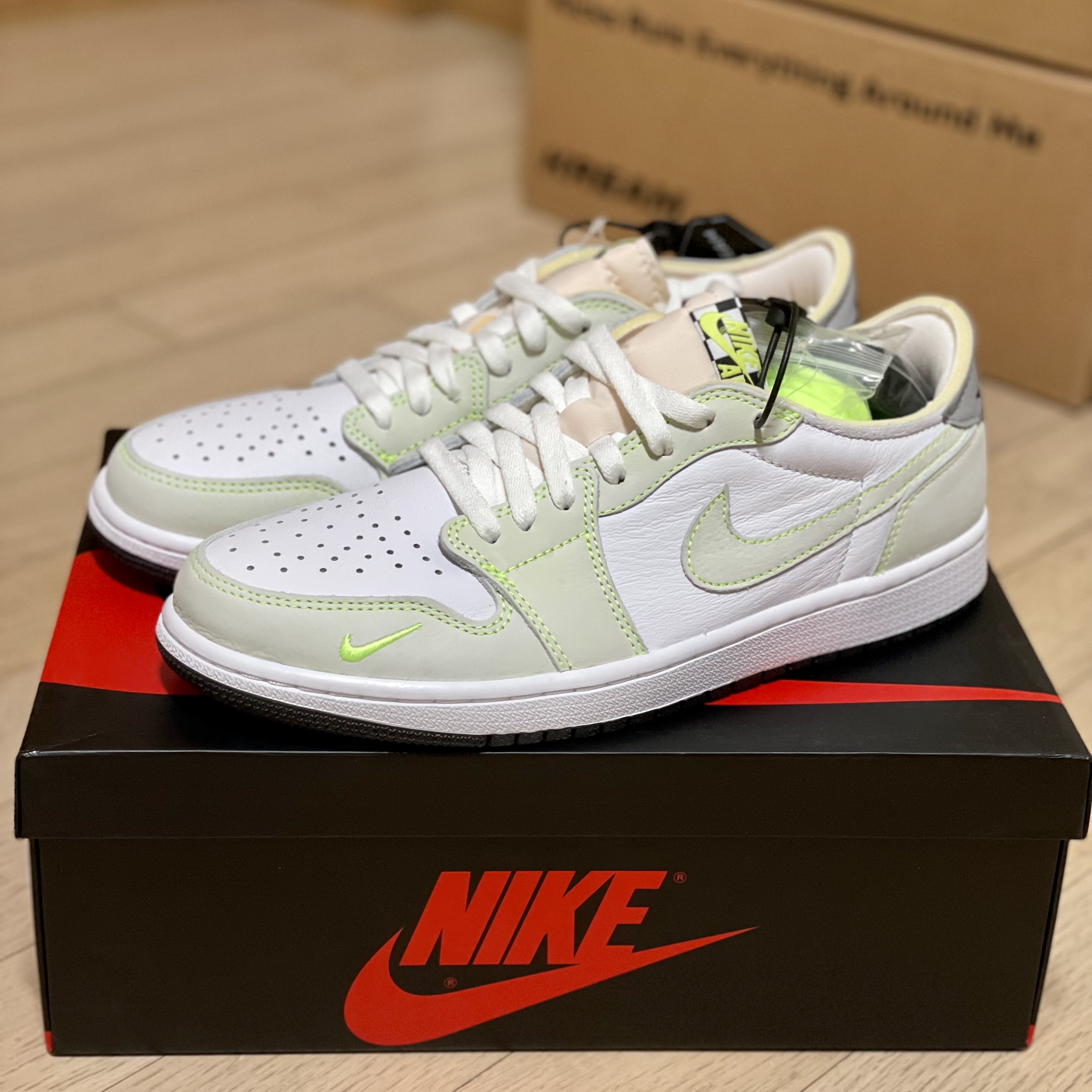 Jordan 1 Low OG Ghost Green 착용 스타일 - 2