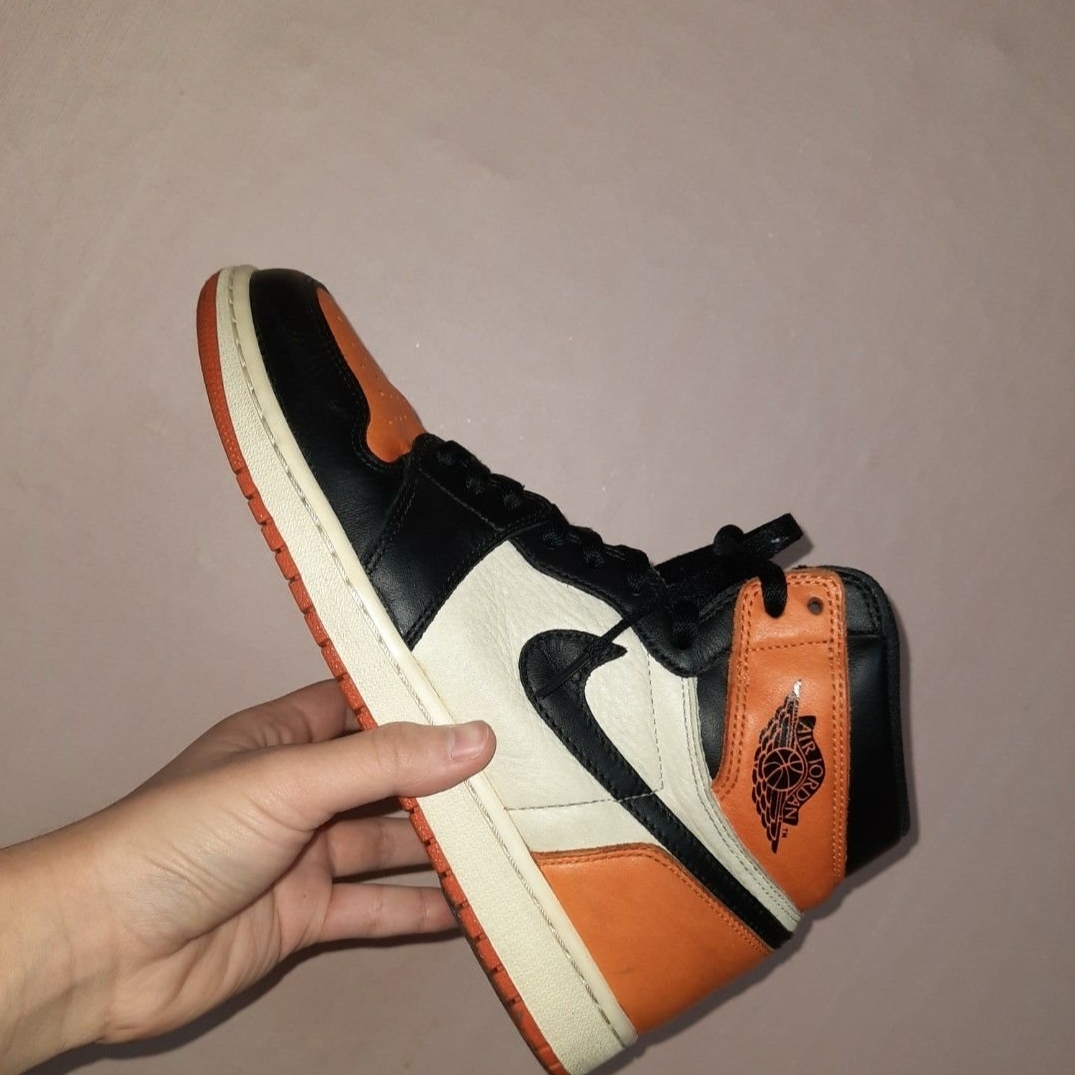Jordan 1 Retro Shattered Backboard 착용 스타일