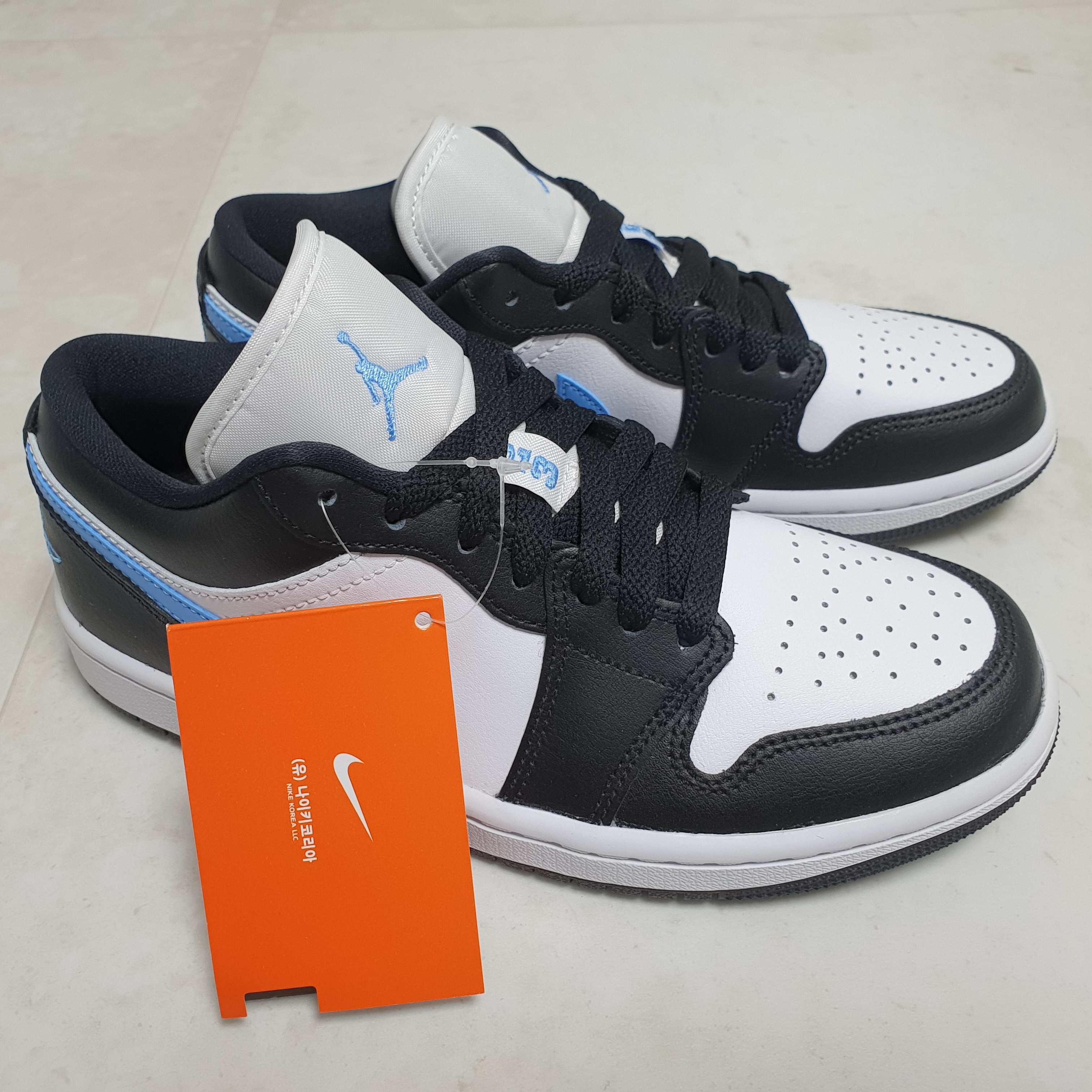 (W) Jordan 1 Low Black University Blue 착용 스타일 - 2