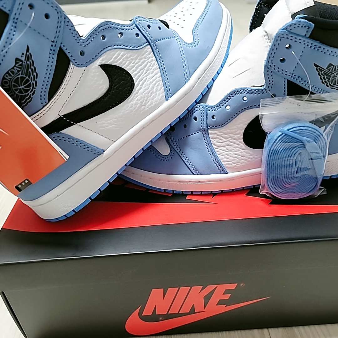 Jordan 1 Retro High OG University Blue 착용 스타일