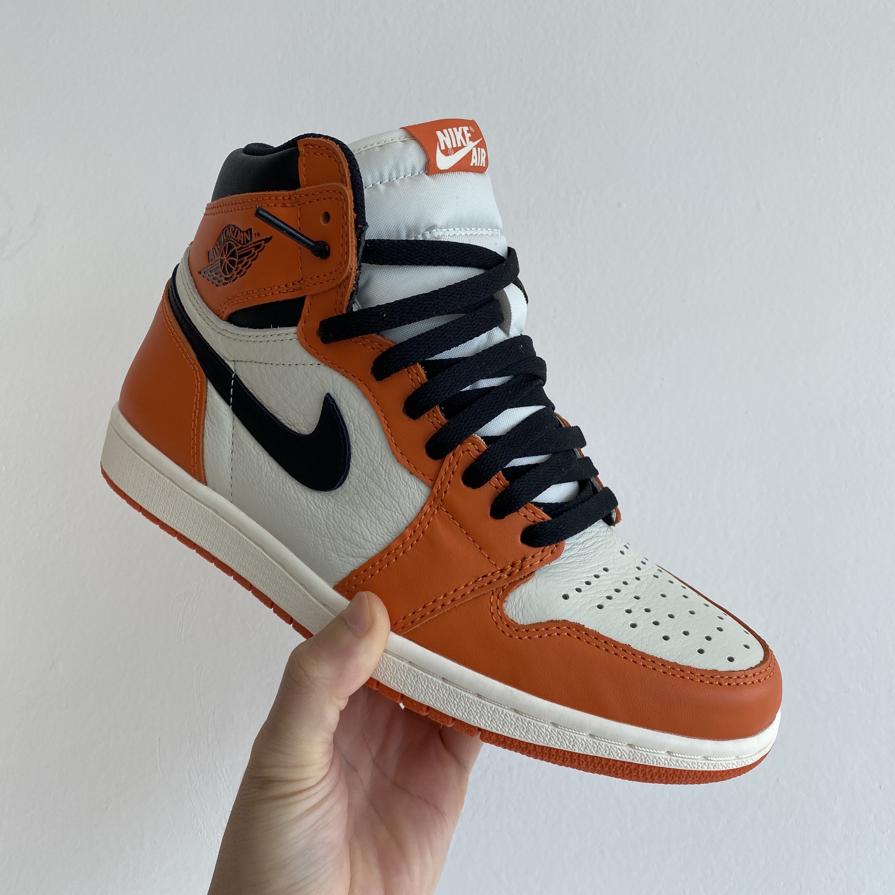 Jordan 1 Retro High OG Reverse Shattered Backboard 착용 스타일